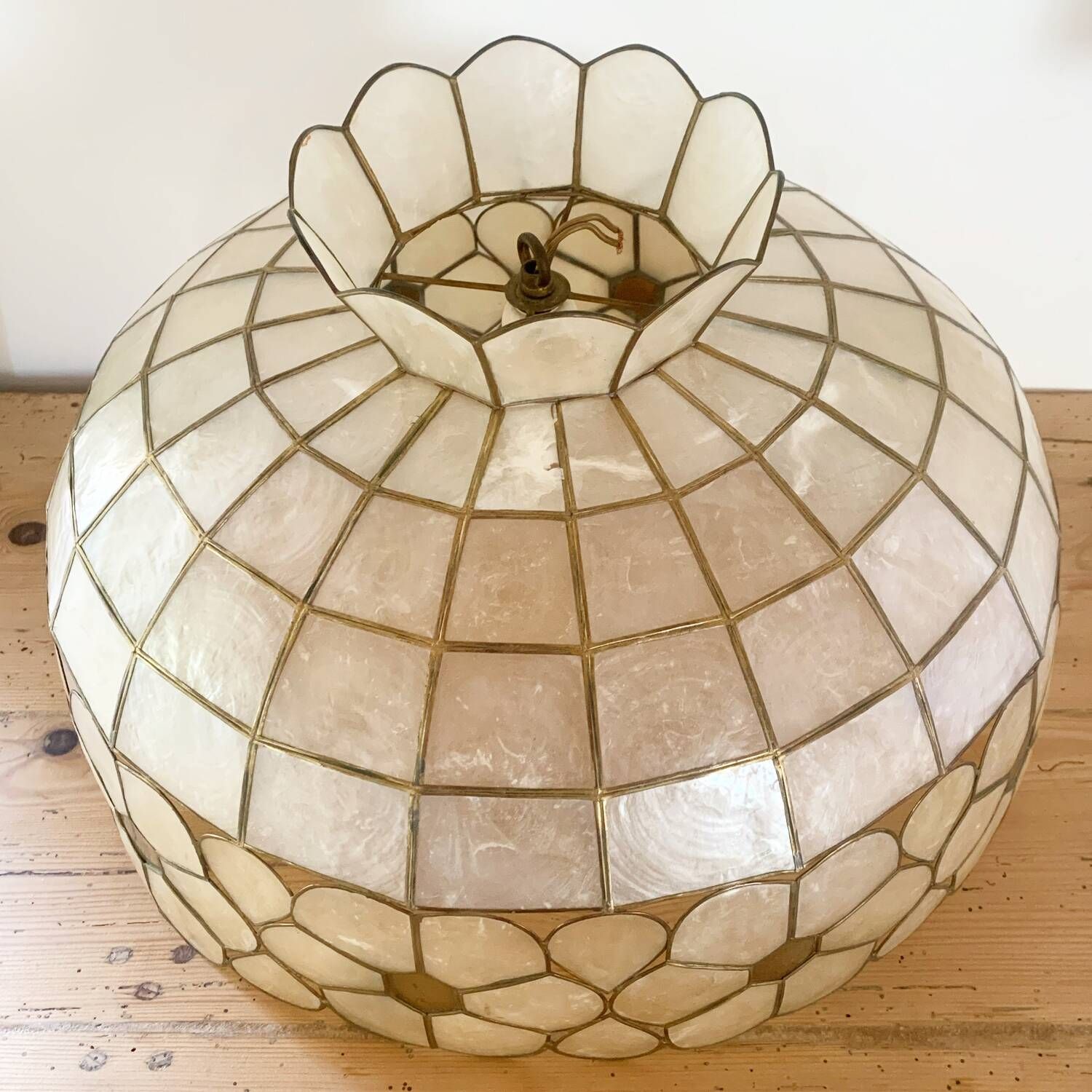 Vintage XXL pendant light in mother-of-pearl and brass