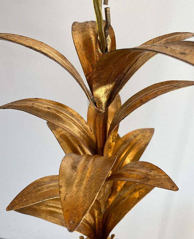 Chandelier golden metal leaves