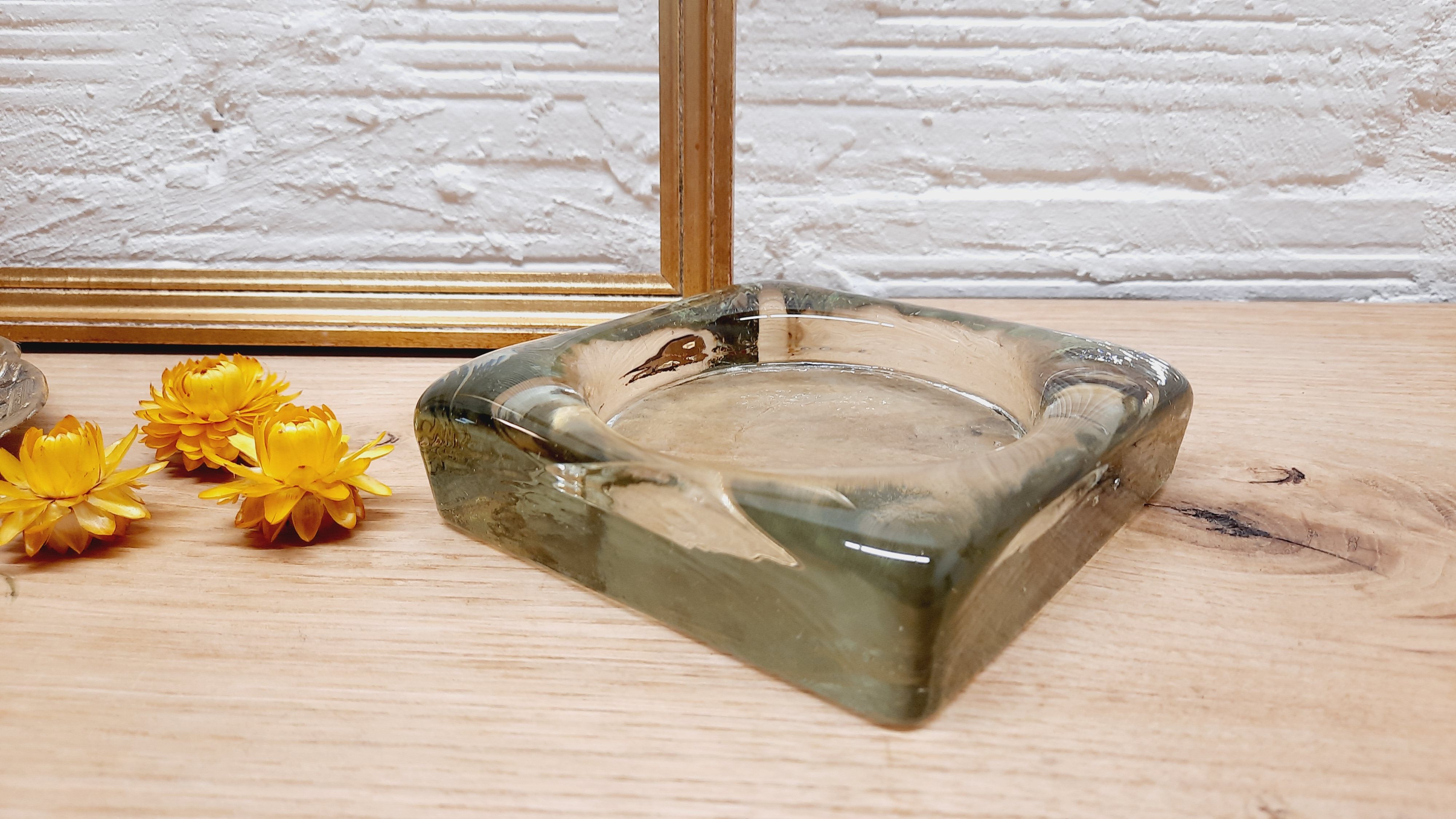 Thick glass bottle bottom