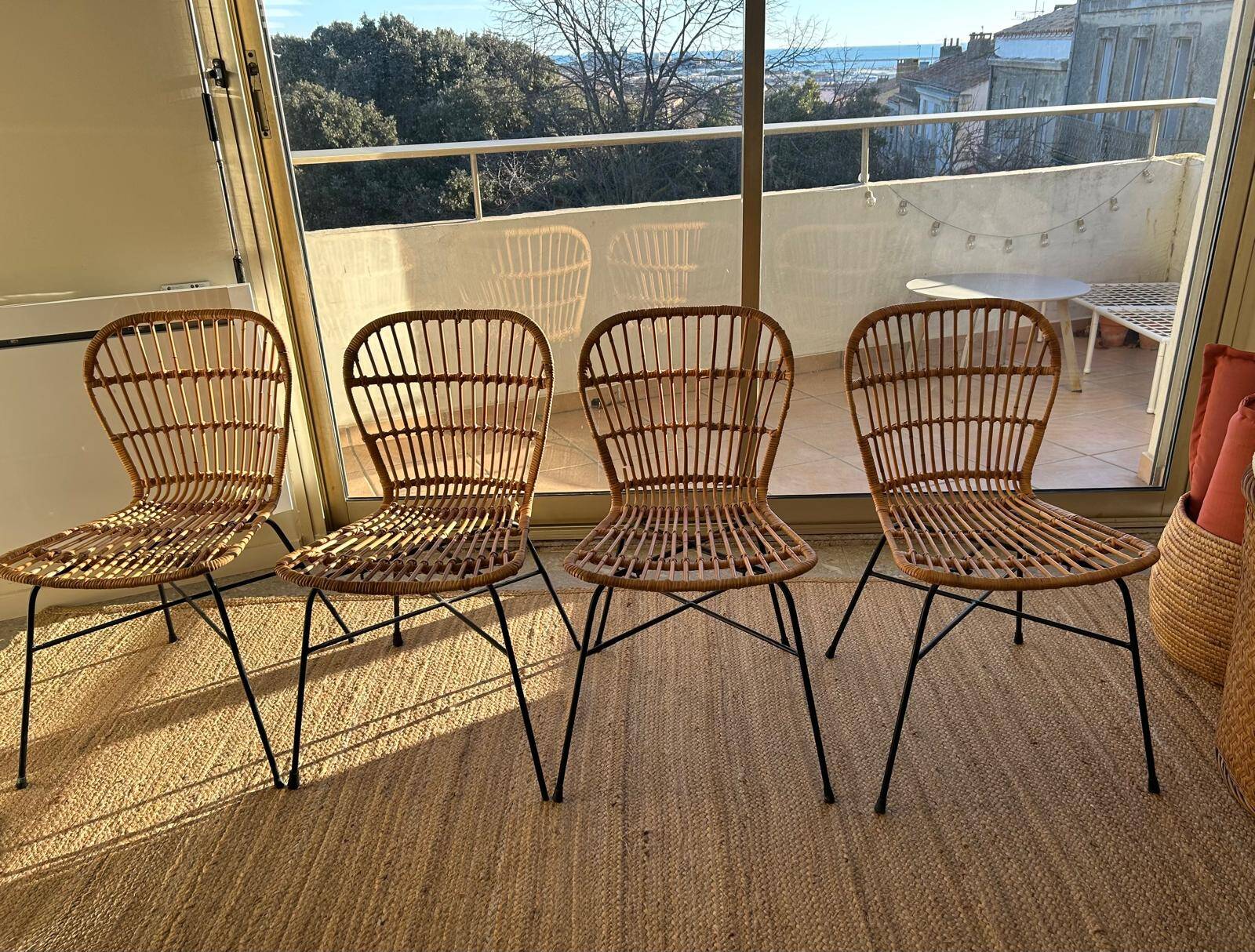 Lot of 4 rattan chairs