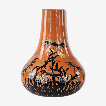 Lacquered vase with Japanese floral motifs, circa 1970