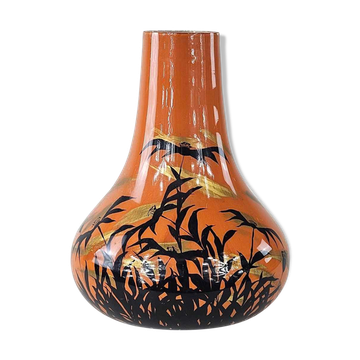 Lacquered vase with Japanese floral motifs, circa 1970