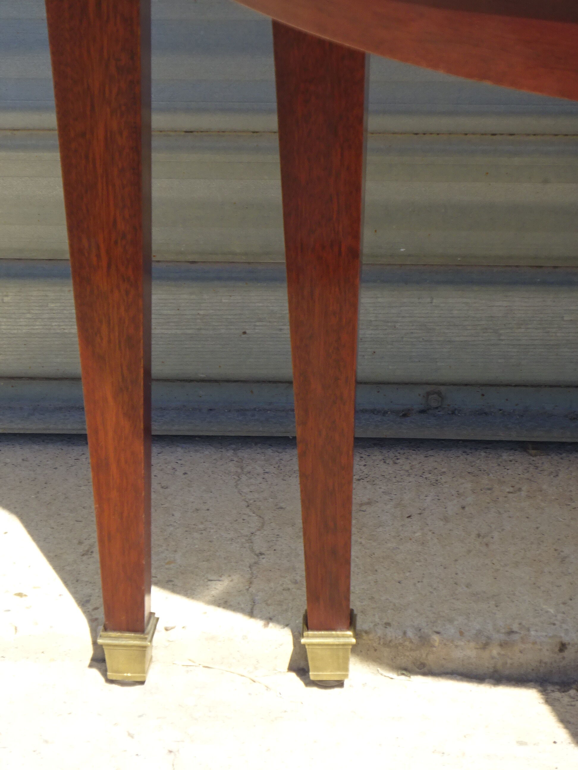 Half-moon console table, extendable in Empire style.