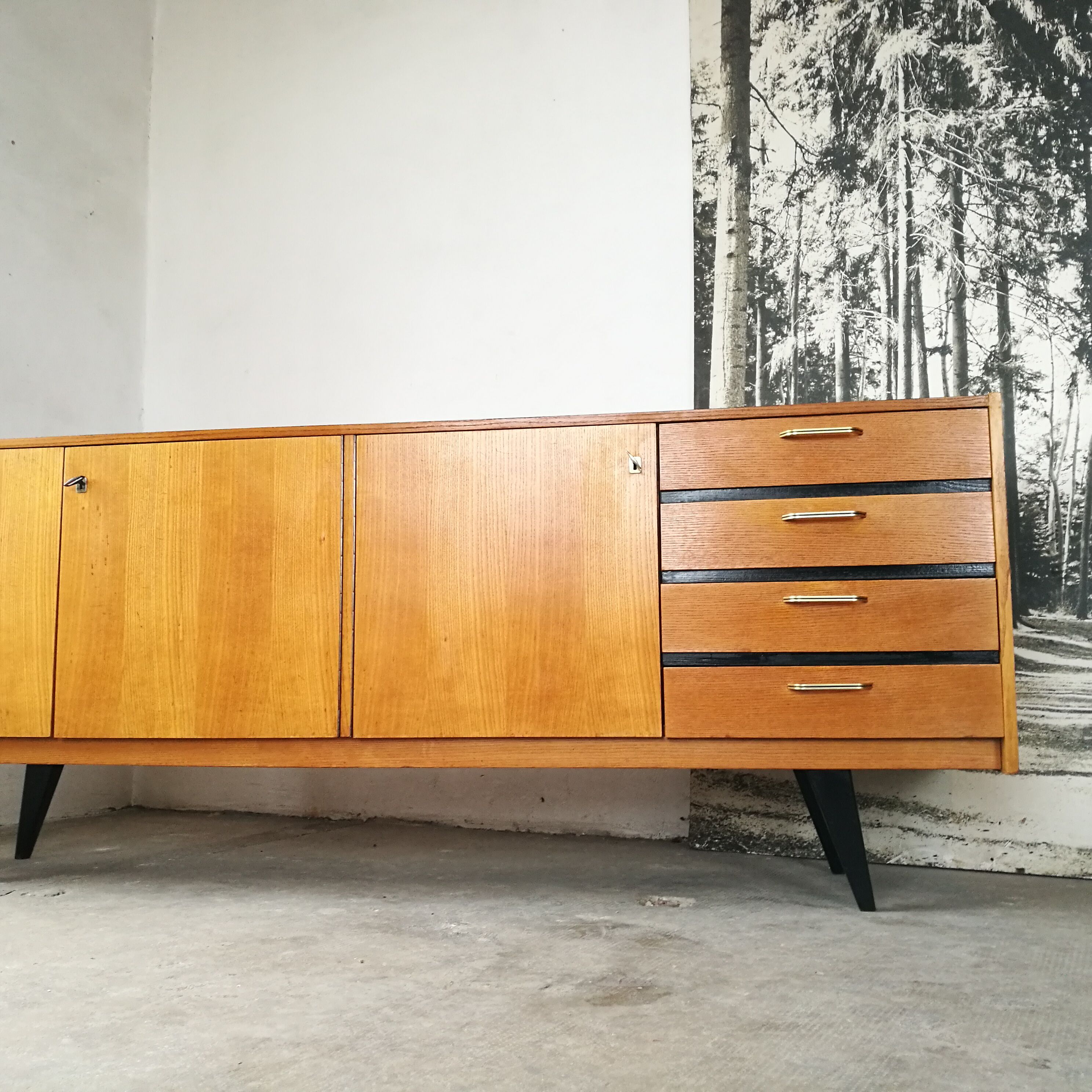 Vintage line in blond wood