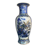 Vase balustre en porcelaine blanche et azur, décor peint à la main, Chine début XXe