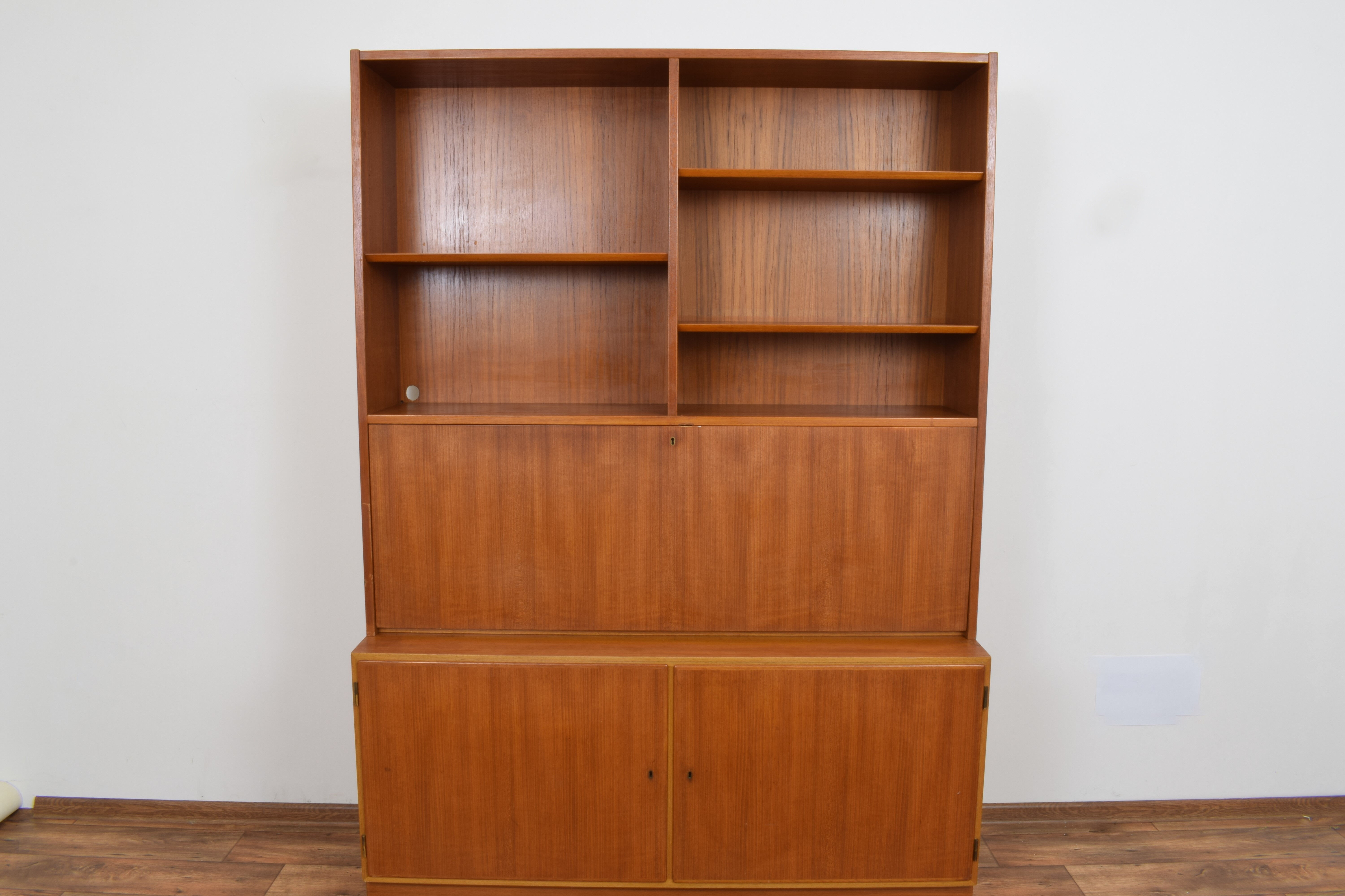 Set of 2 teak wood bookcases by Hundevad & Co