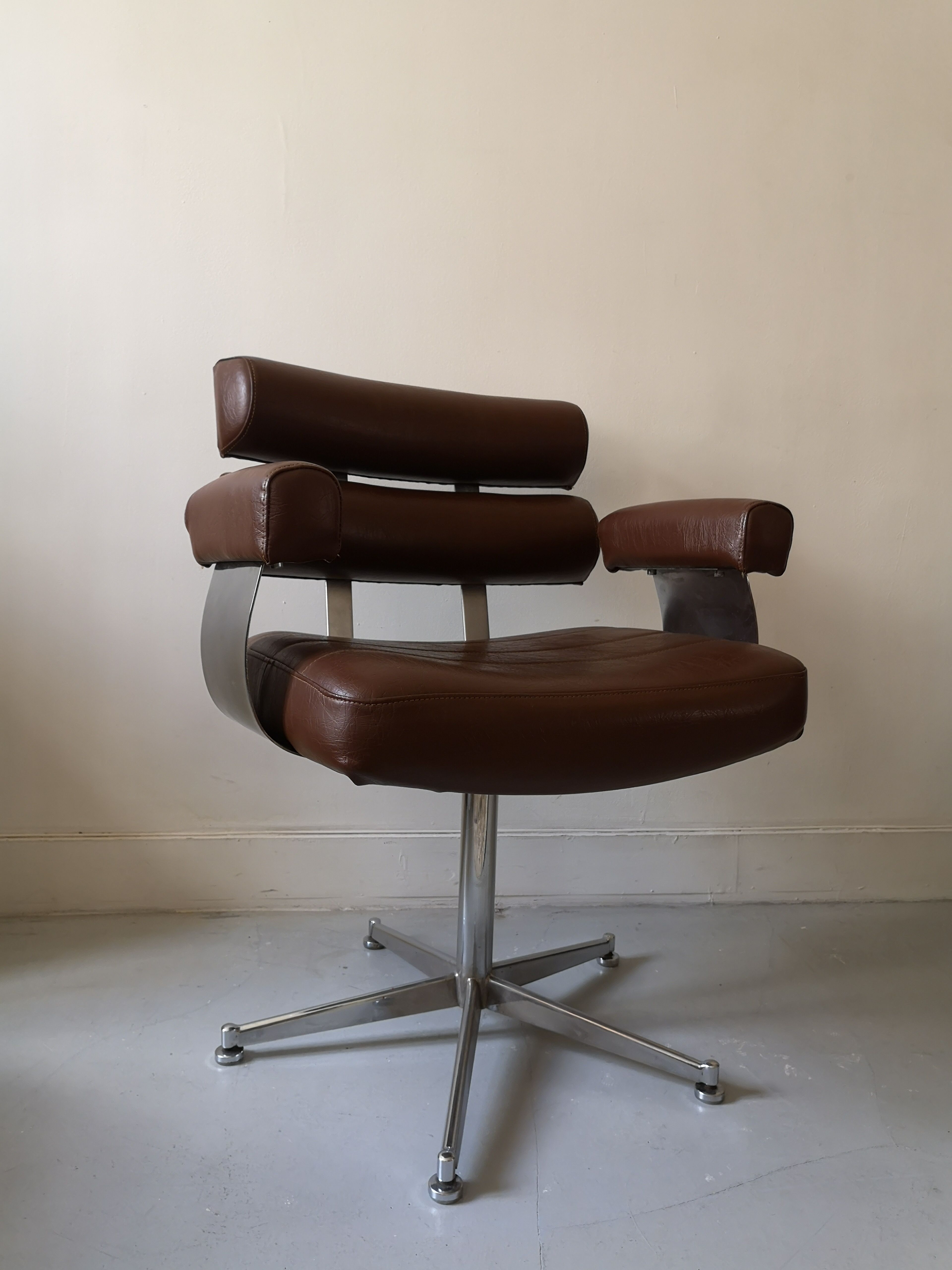 Office chair in skai and chrome, design year 70