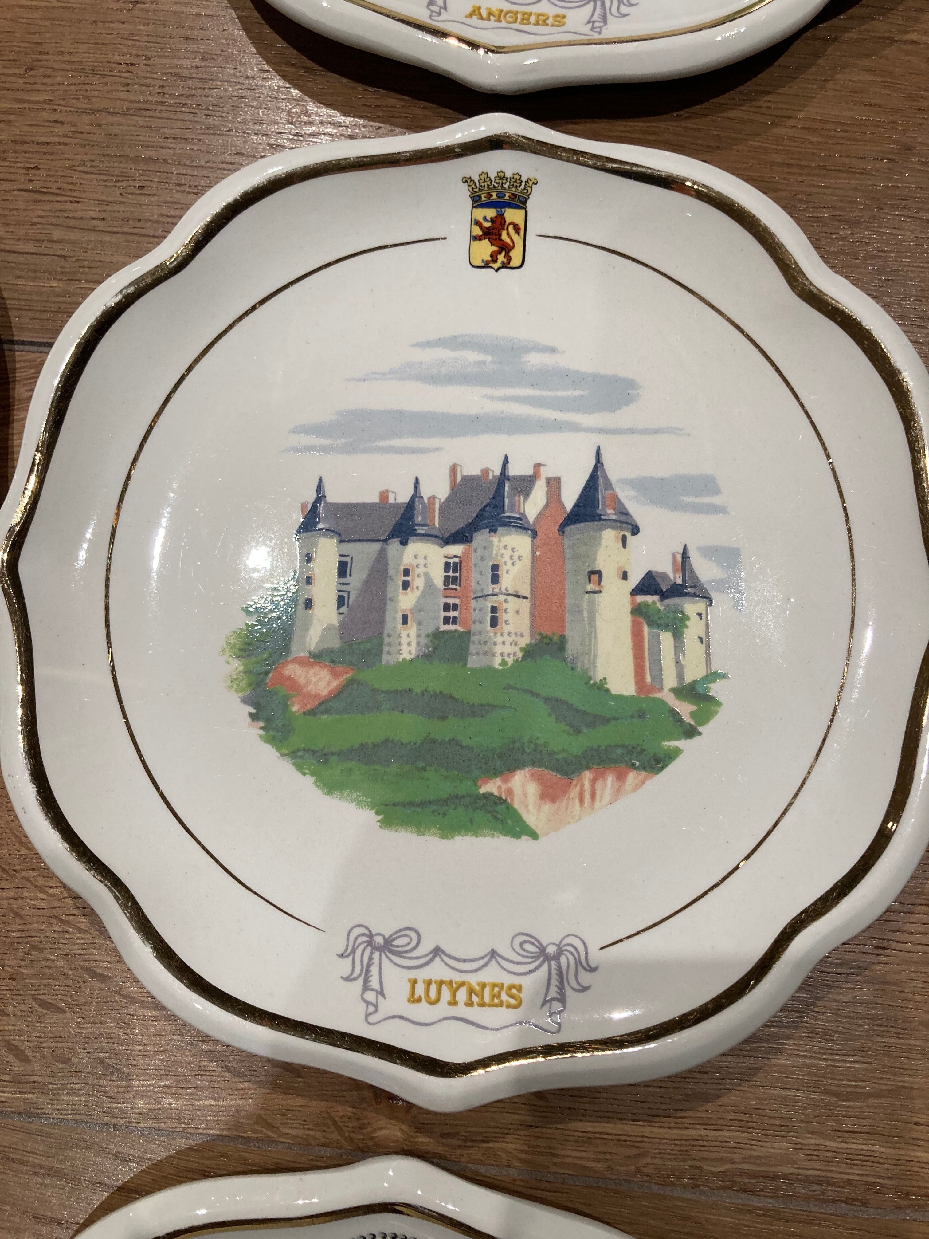 12 dessert plates Gien châteaux de la Loire
