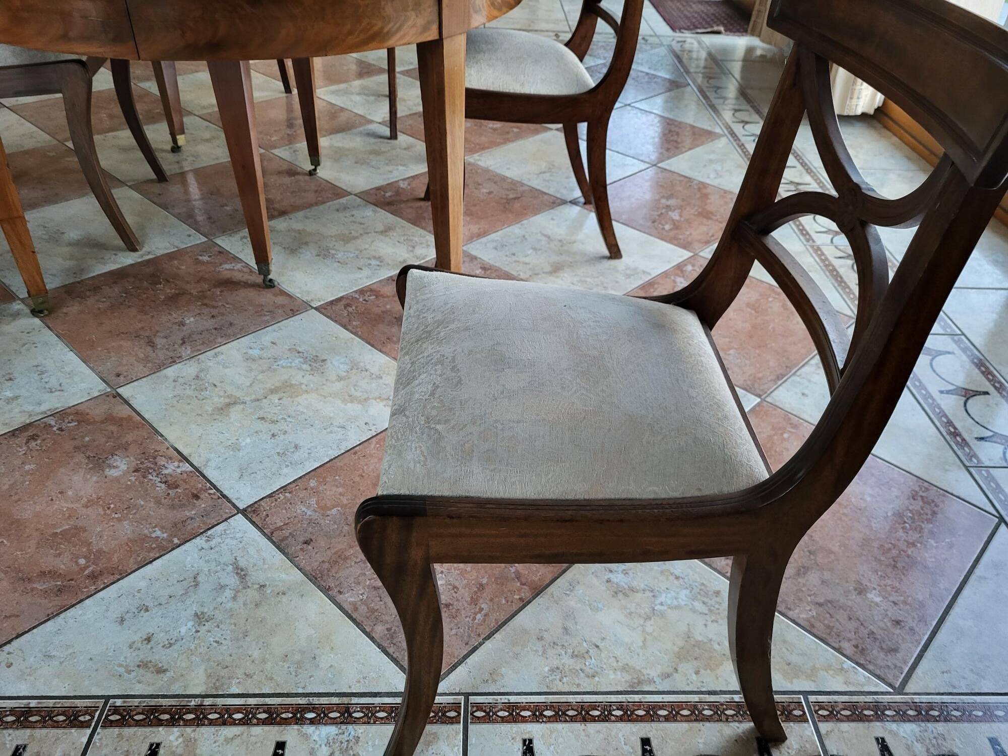 Set of 6 table chairs. Sale of the complete set