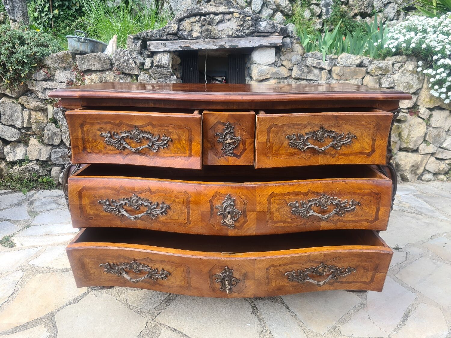 Marquetry tomb chest of drawers