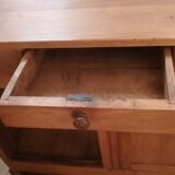 Art deco showcase counter in elm