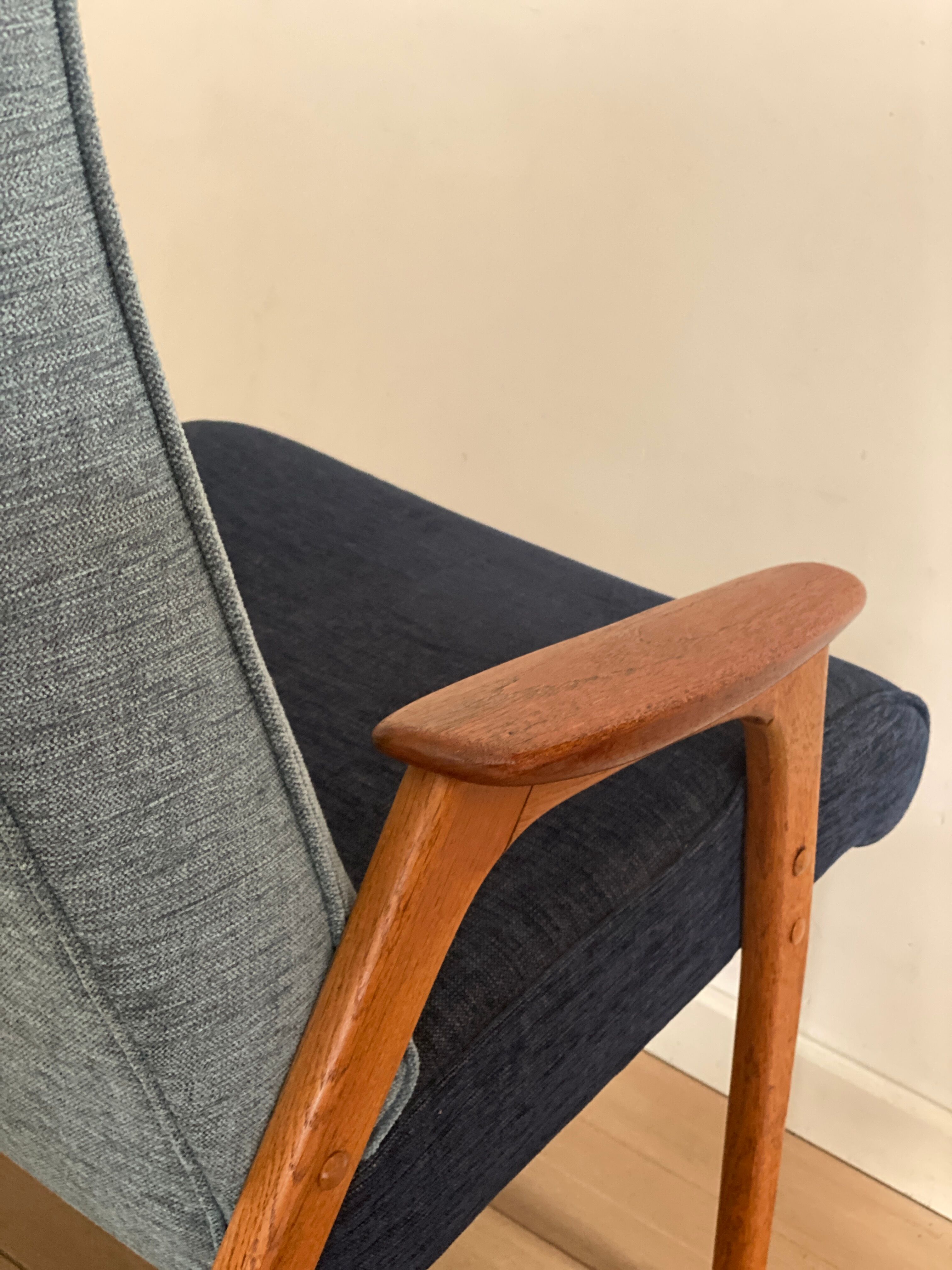 Vintage teak lounge chair