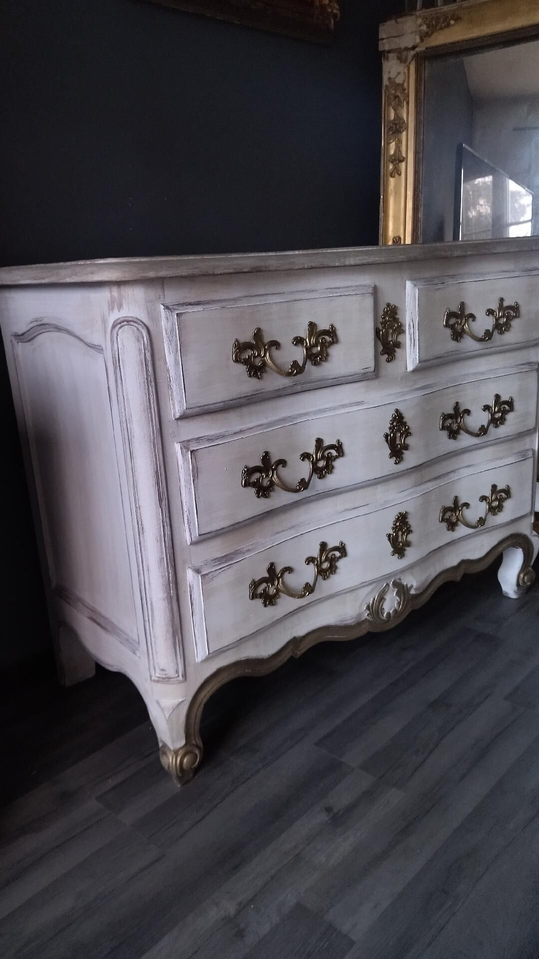 White patinated chest of drawers Louis XV style