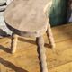 Tabouret tripode de vacher en bois brut