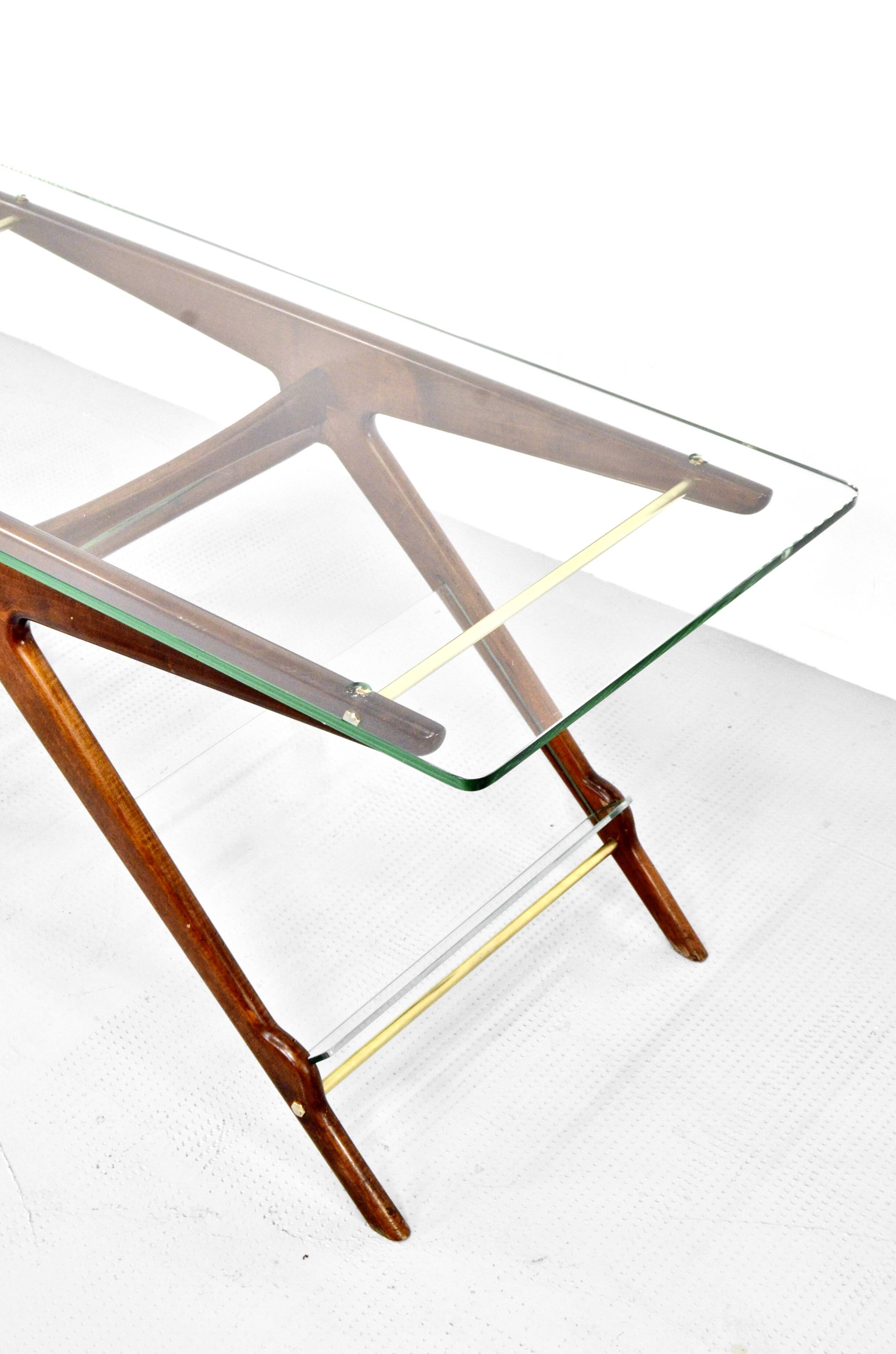 Table basse italienne en acajou, laiton et verre