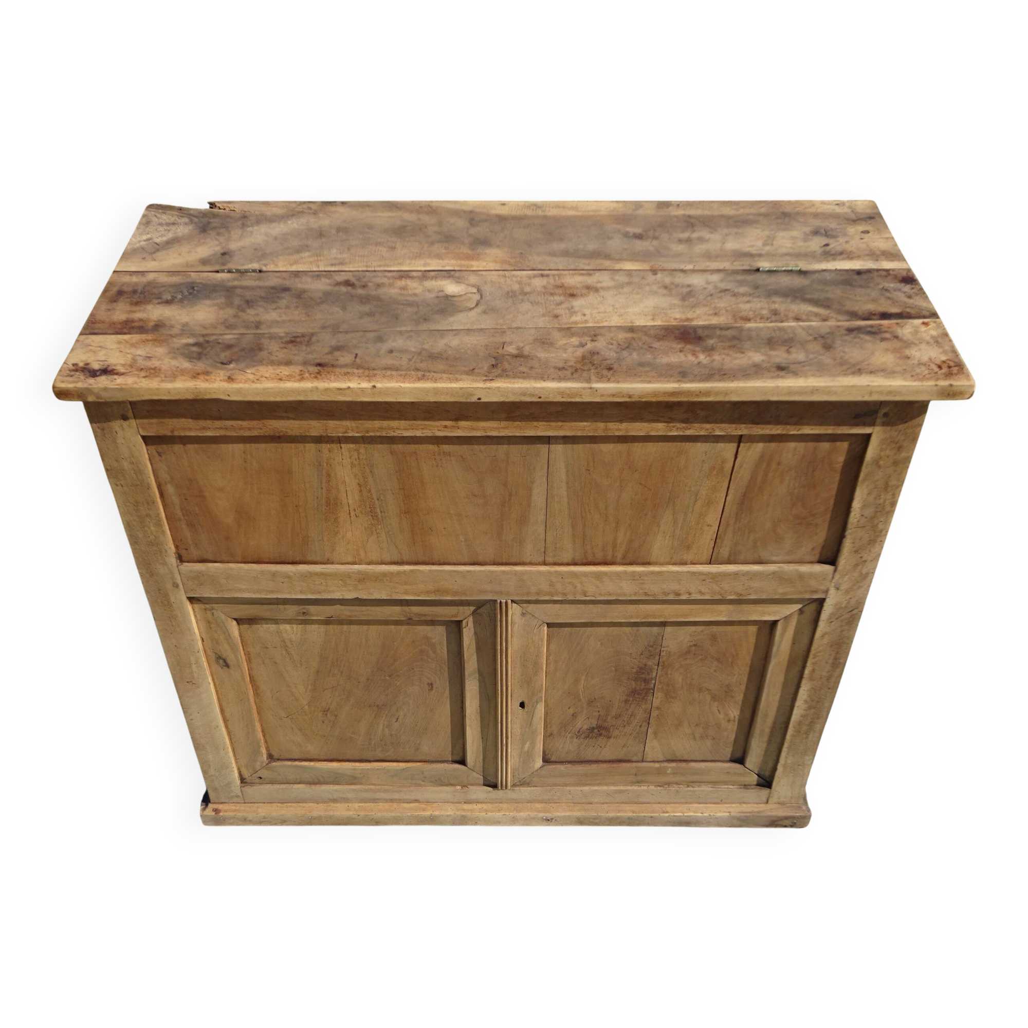 Meuble de Millau, ancien buffet farinier