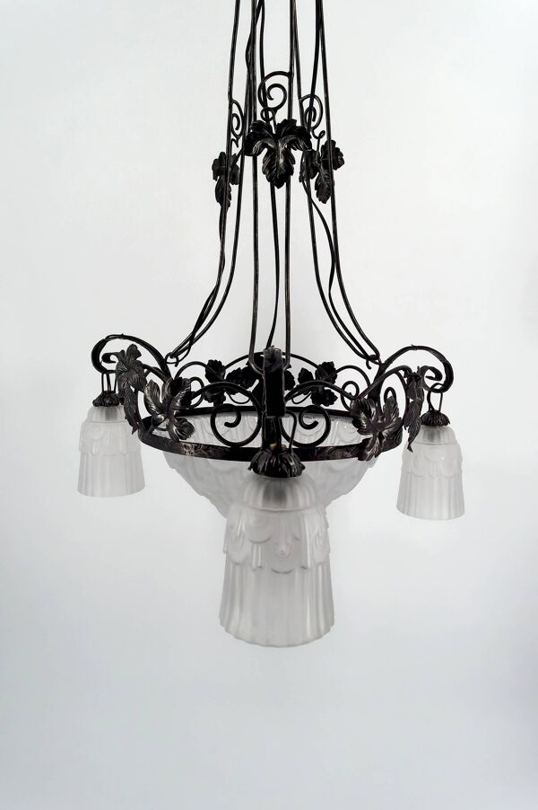 Lustre en fer forgé, tulipes / vasque en verre pressé-moulé, Art Deco, 1930