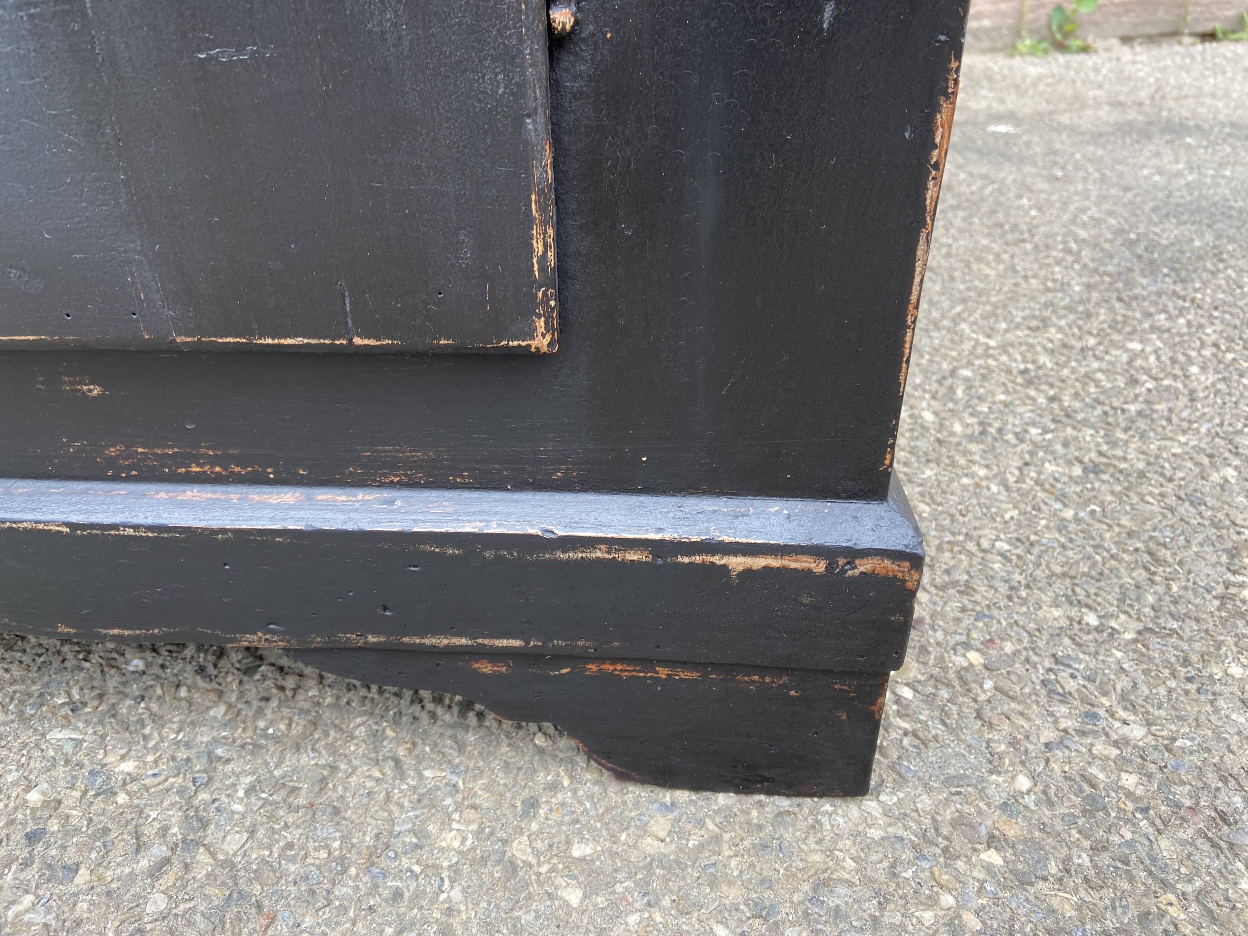 Low sideboard Early XXth wood painted