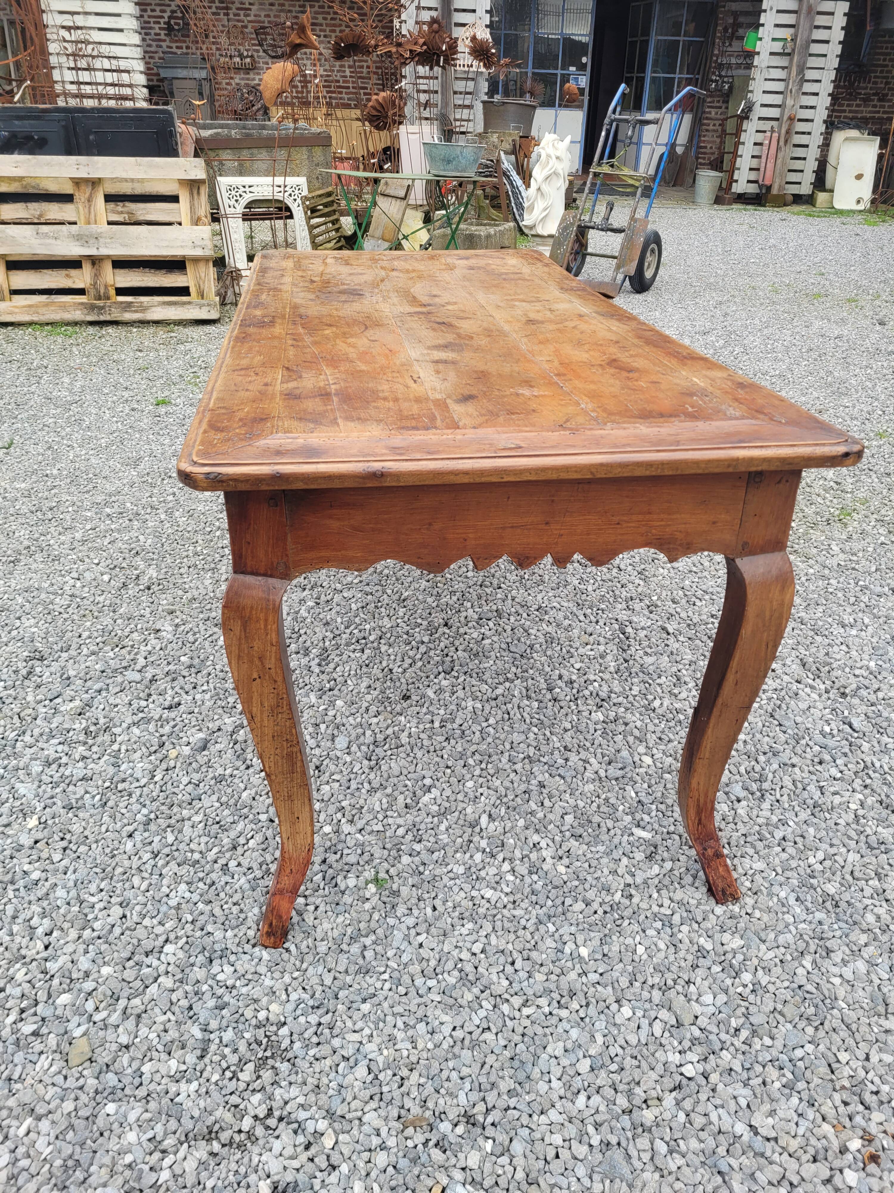 Table de ferme XVIIIème style Louis XV en merisier