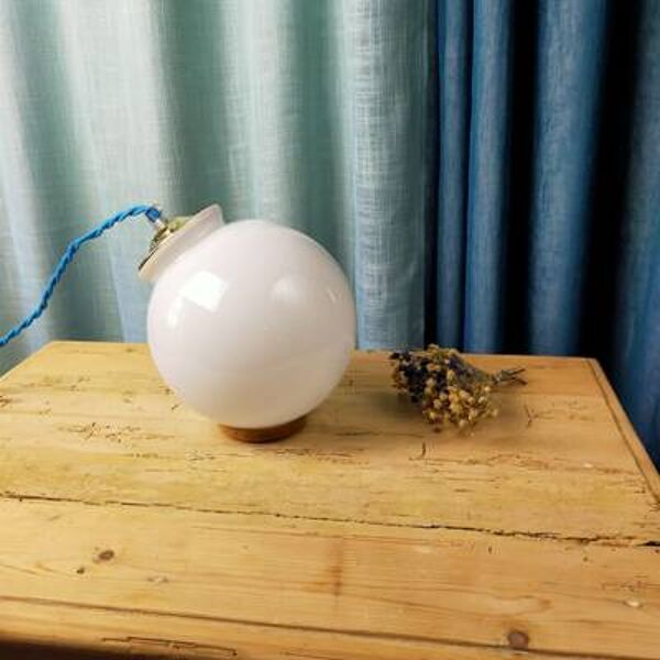 Lampe à poser petit globe blanc