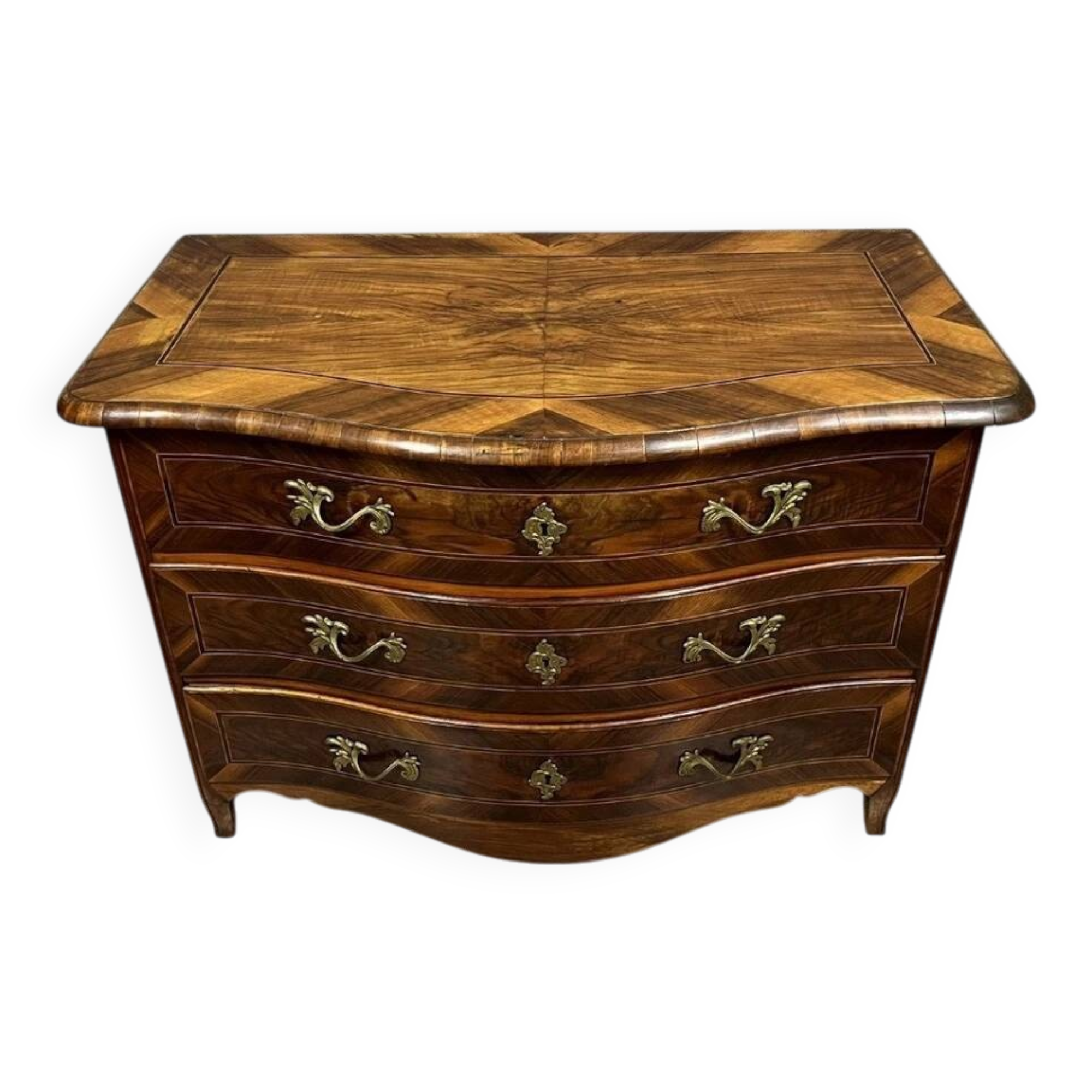 Commode galbée époque Louis XV en marqueterie de bois précieux vers 1750