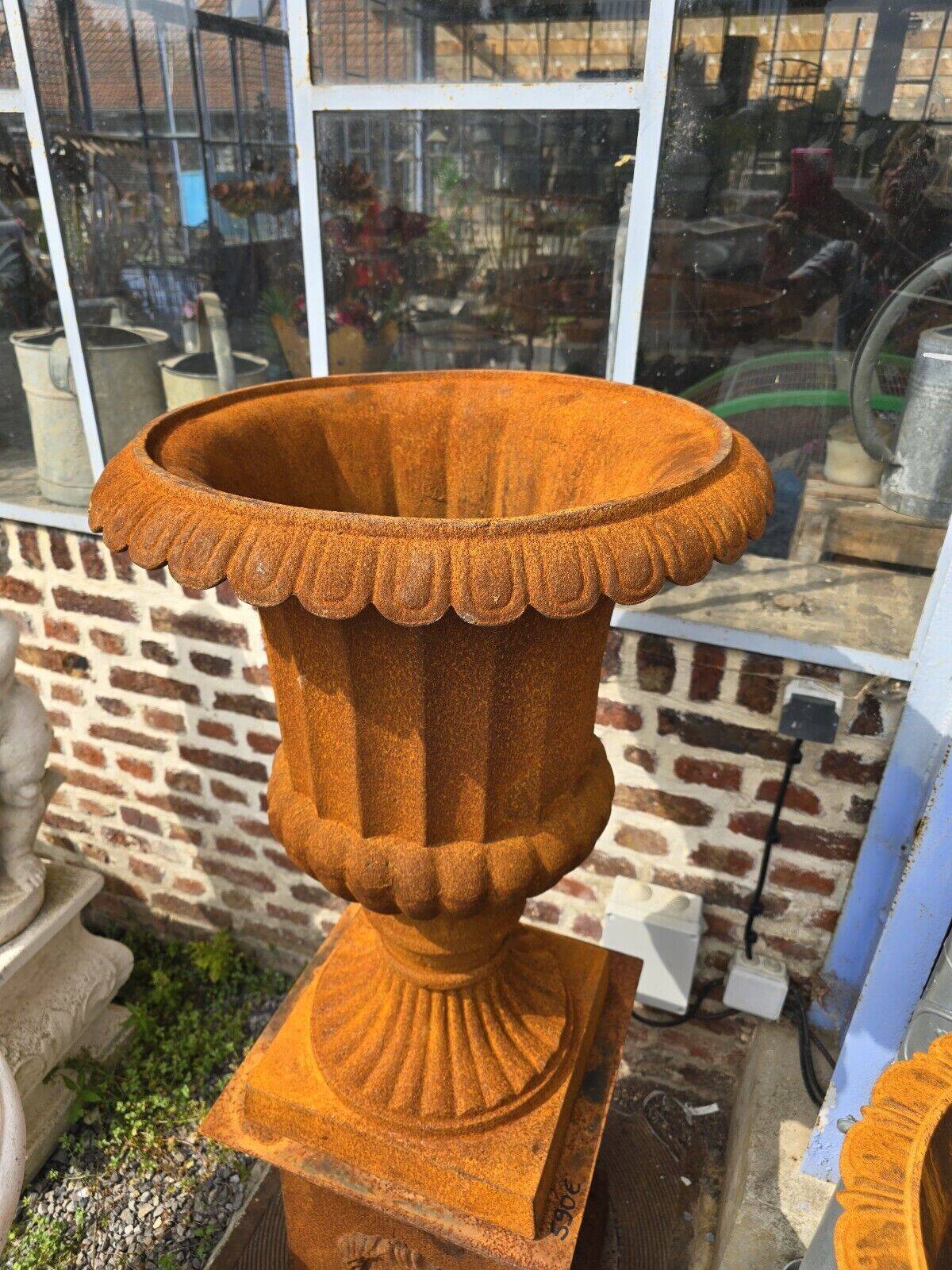 Vase médicis en fonte (gros modèle)
