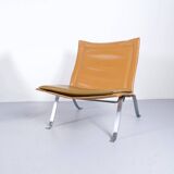 Imposante paire de fauteuils cuir et acier années 60'