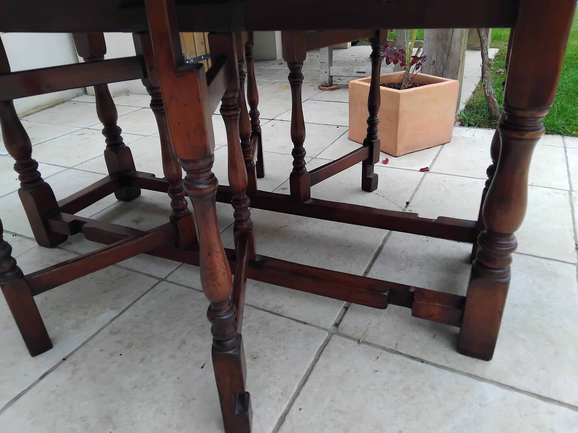 Antique large Gateleg table from the 16th century, oak with marquetry of a rose of the winds.