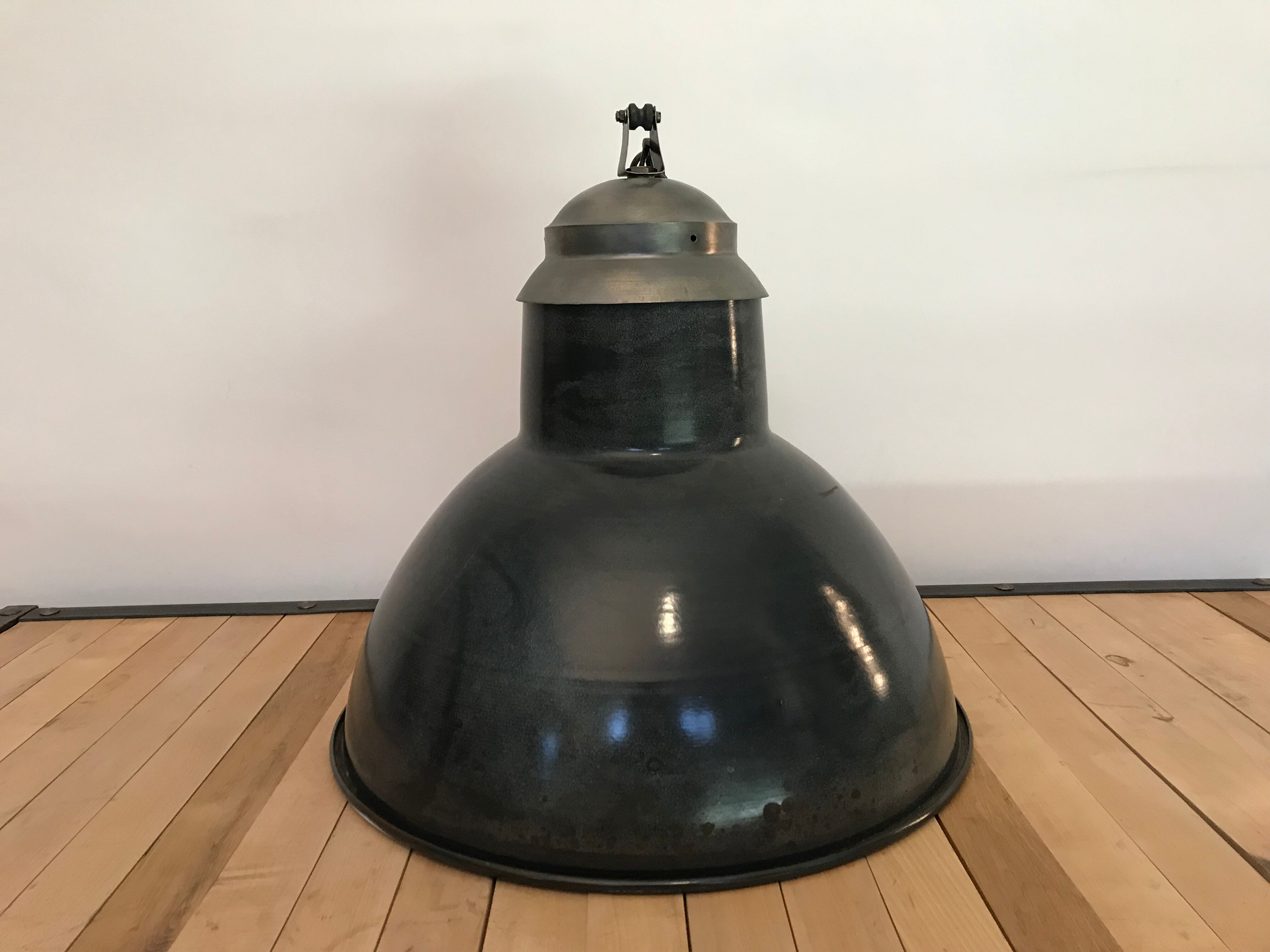 Large metal enamelled sheet metal workshop suspension lamp