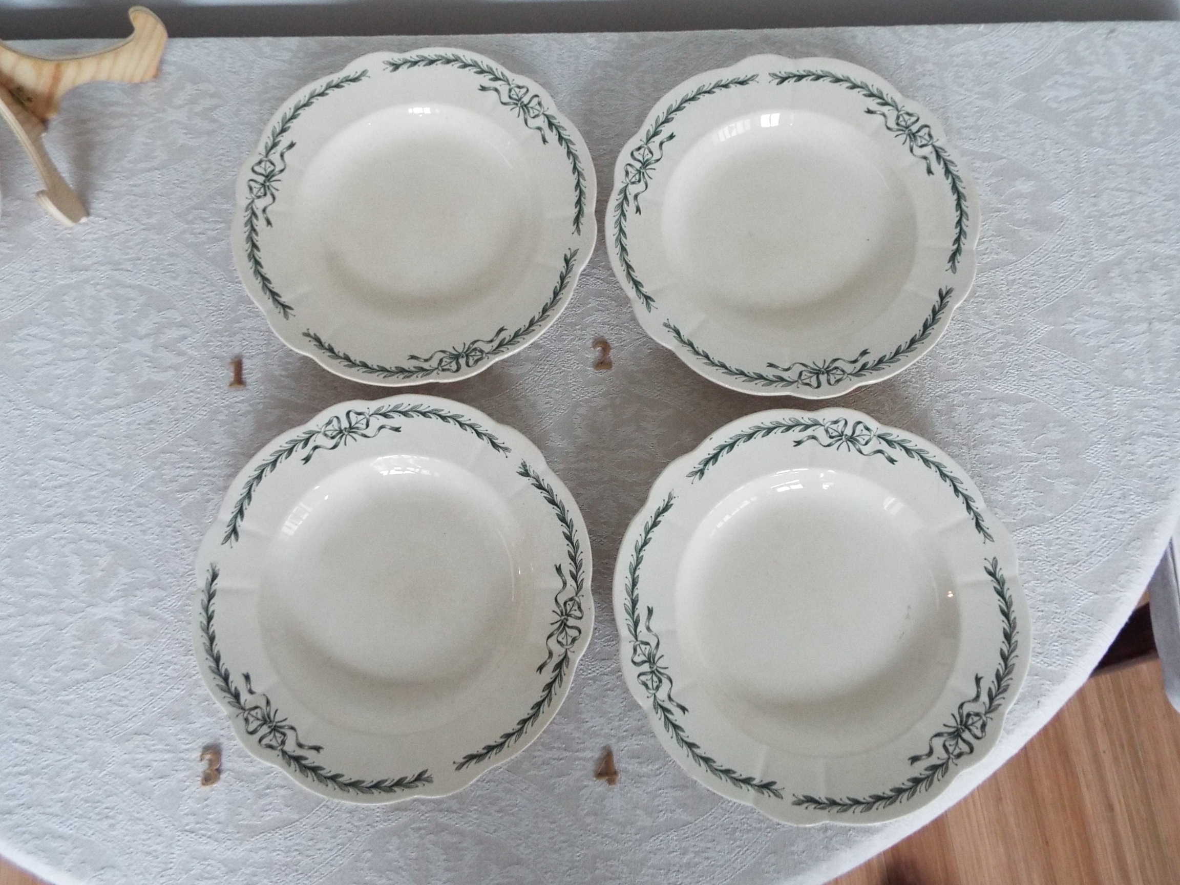 4 semi-hollow plates iron earth Longchamp