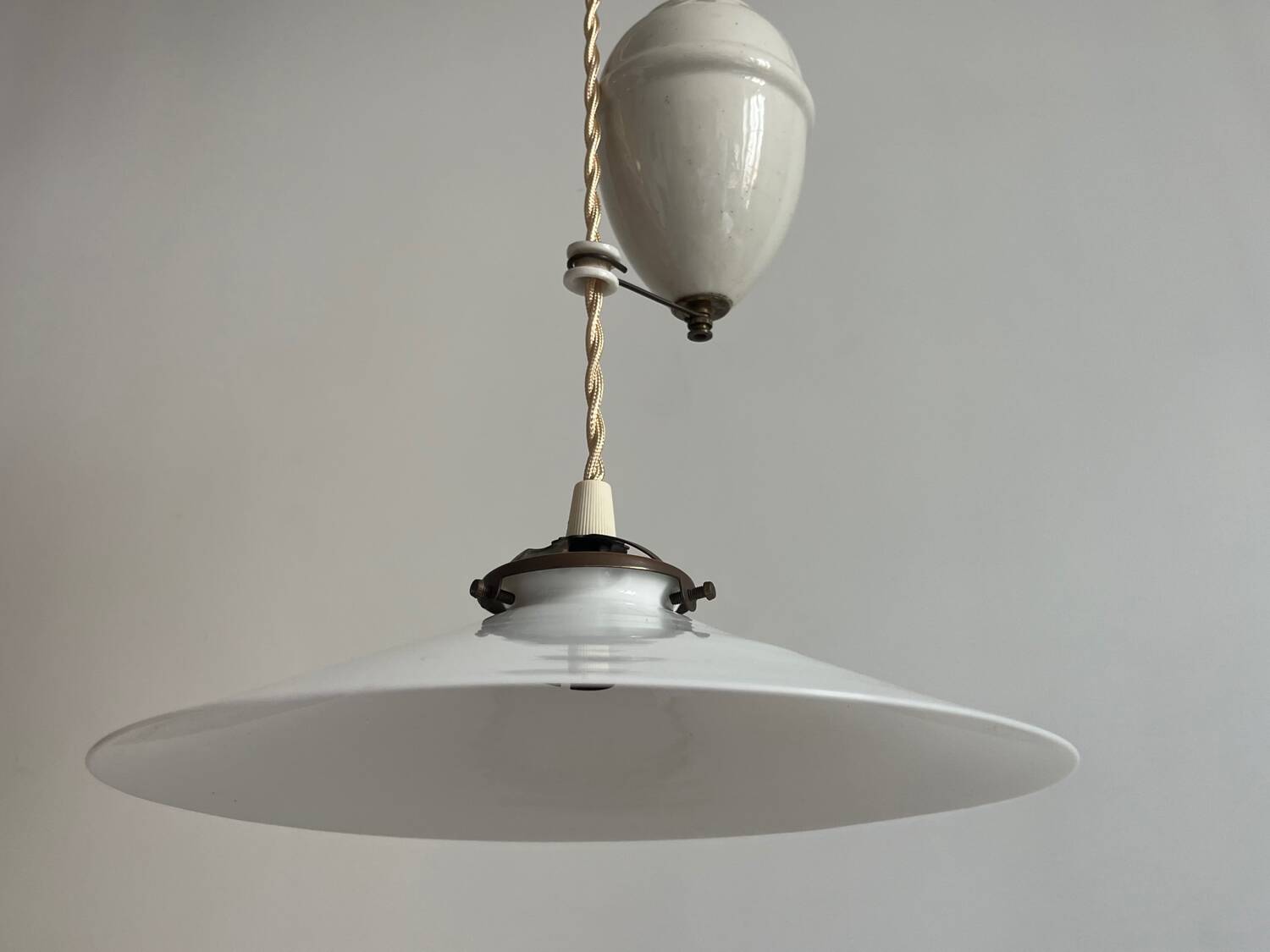 Antique opaline suspension, raised and lowered