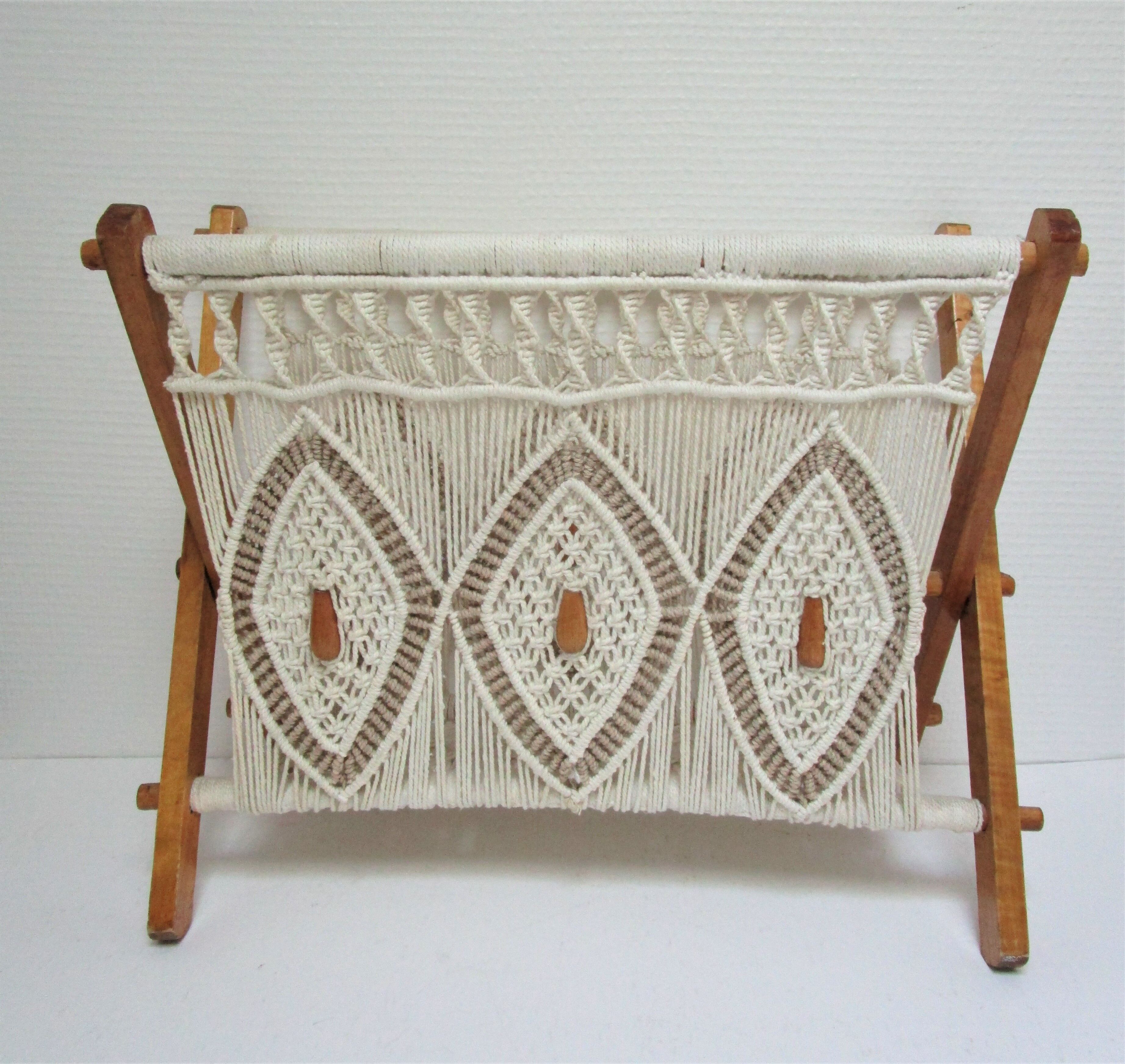 Magazine holder macramé cotton and vintage wood 70s