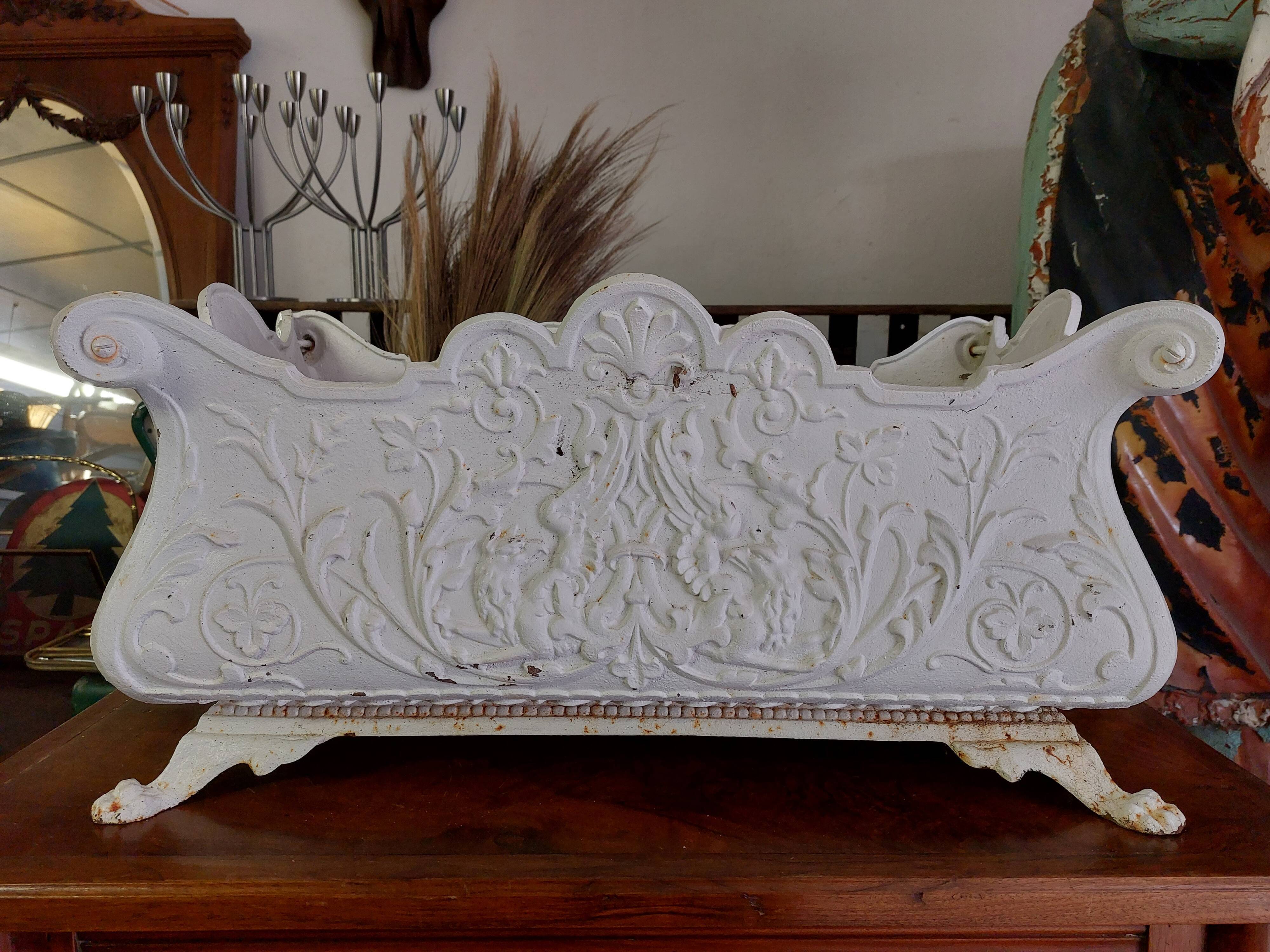 Cast iron planter Napoleon III lion's feet