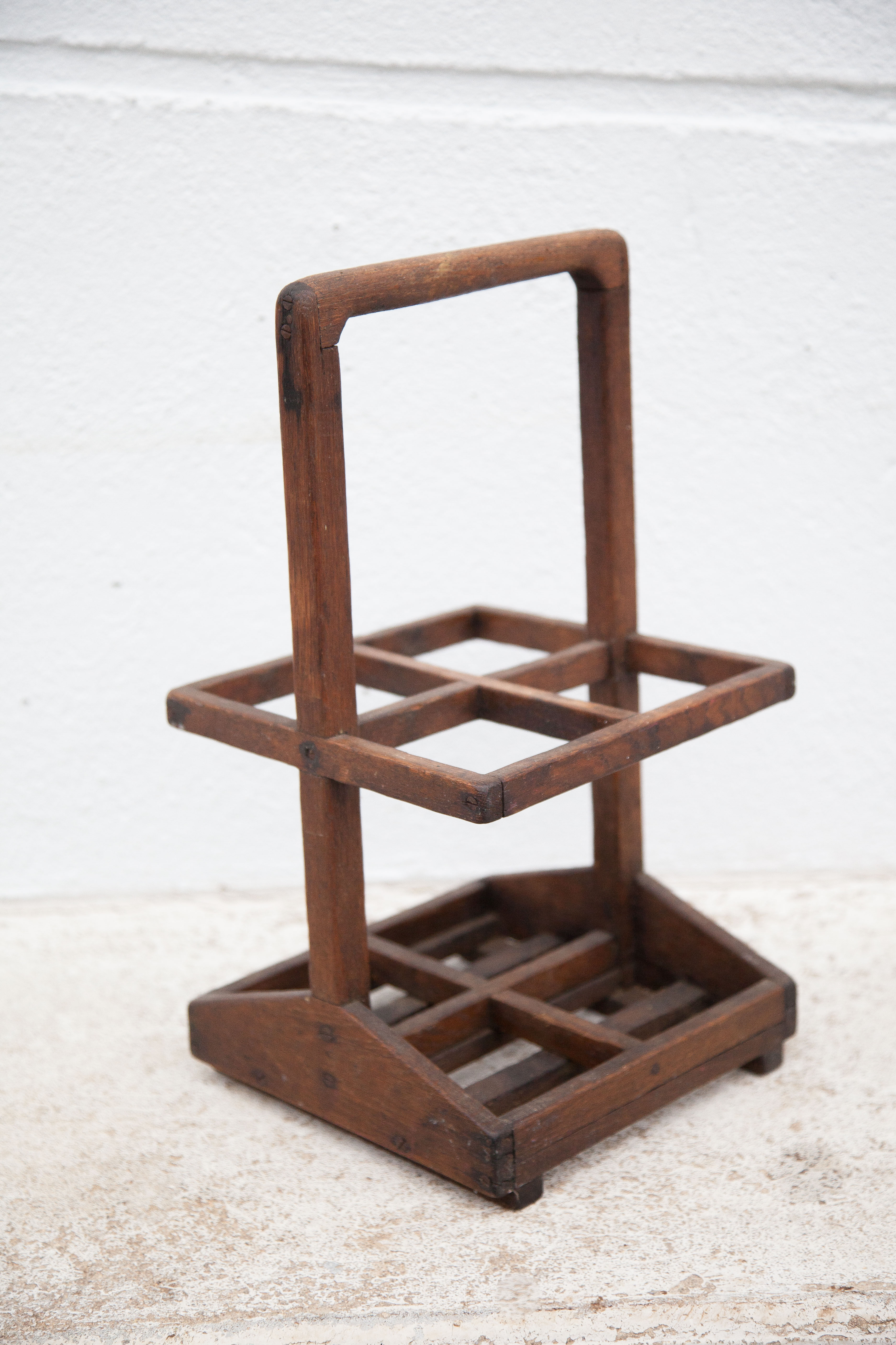 Art deco bottle holder