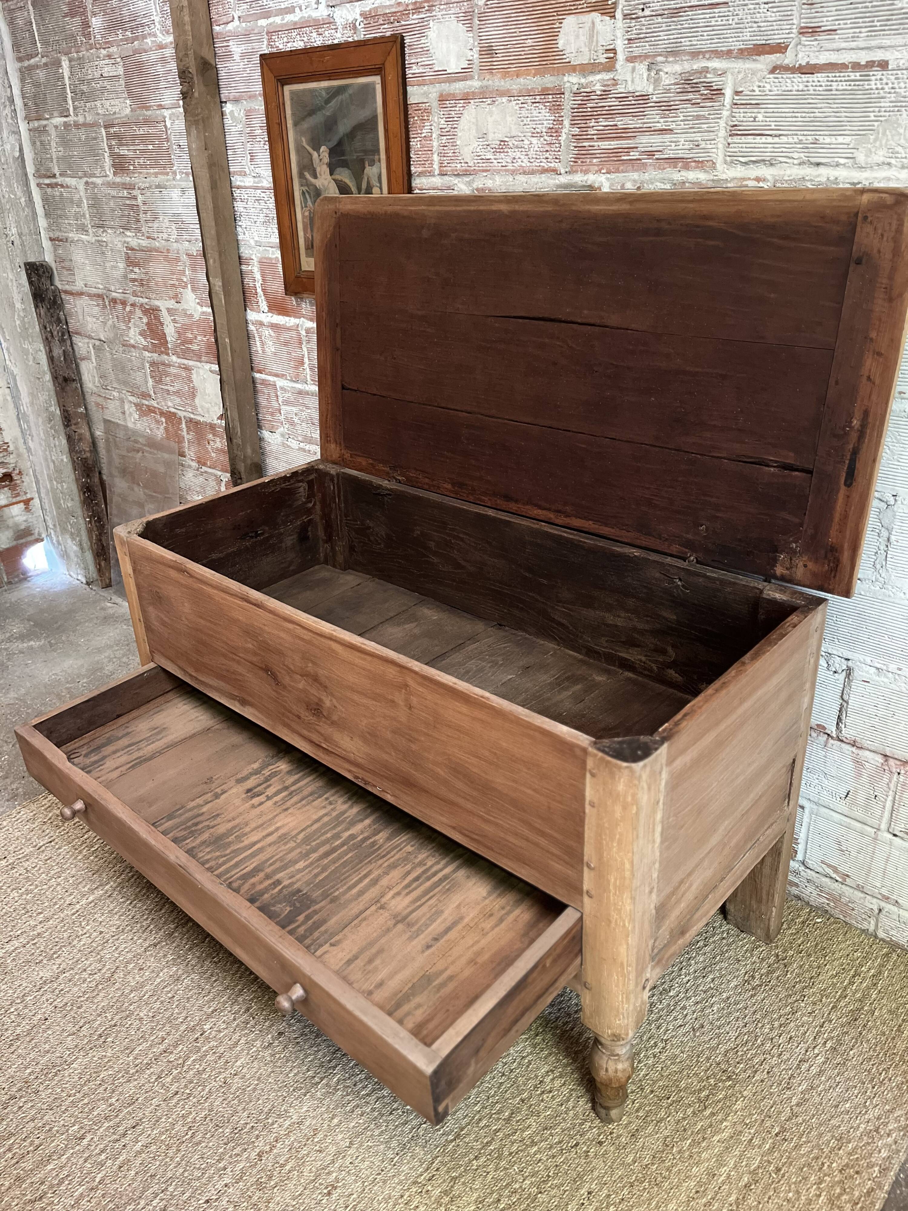 Old hall - Wooden chest
