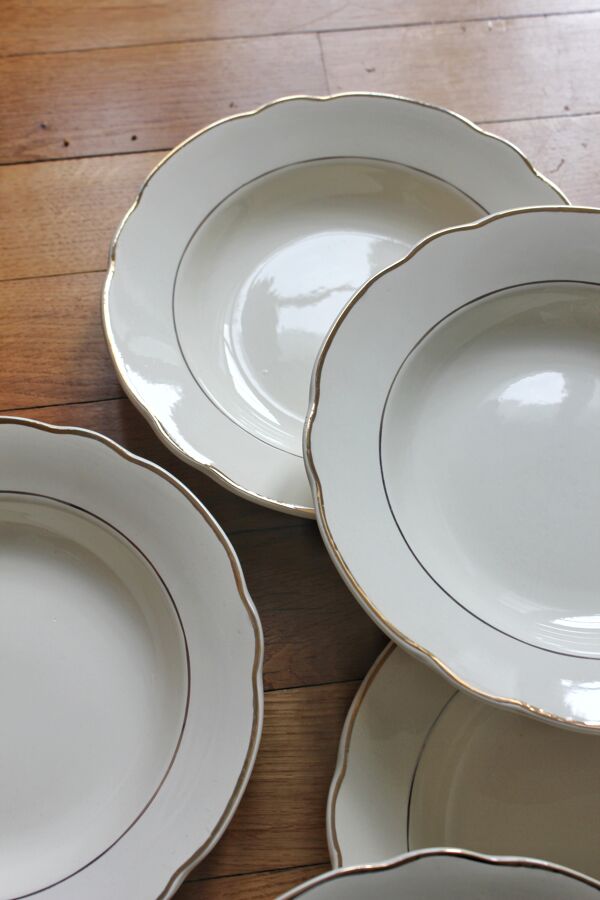 10 assiettes creuses en faïence ivoire liseré doré Digoin Sarreguemines vintage