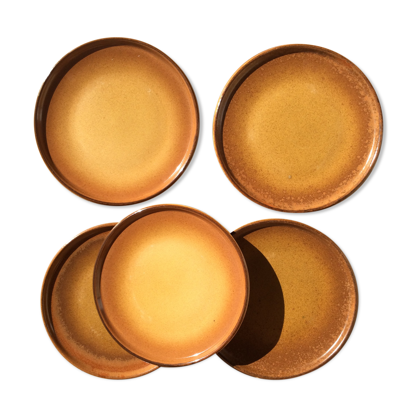 Assiettes en grès vintage