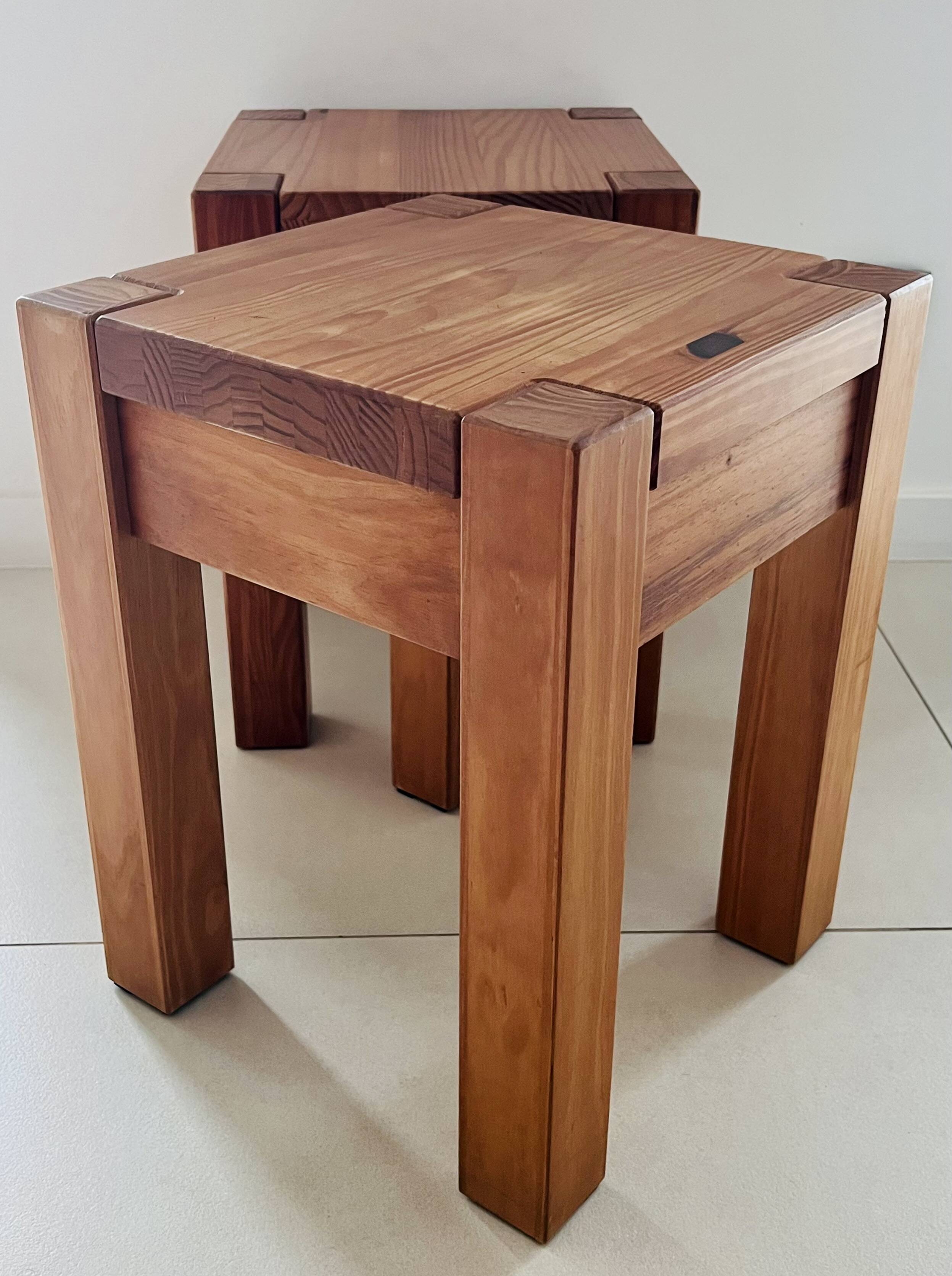 Paire de tabourets brésiliens en bois exotique
