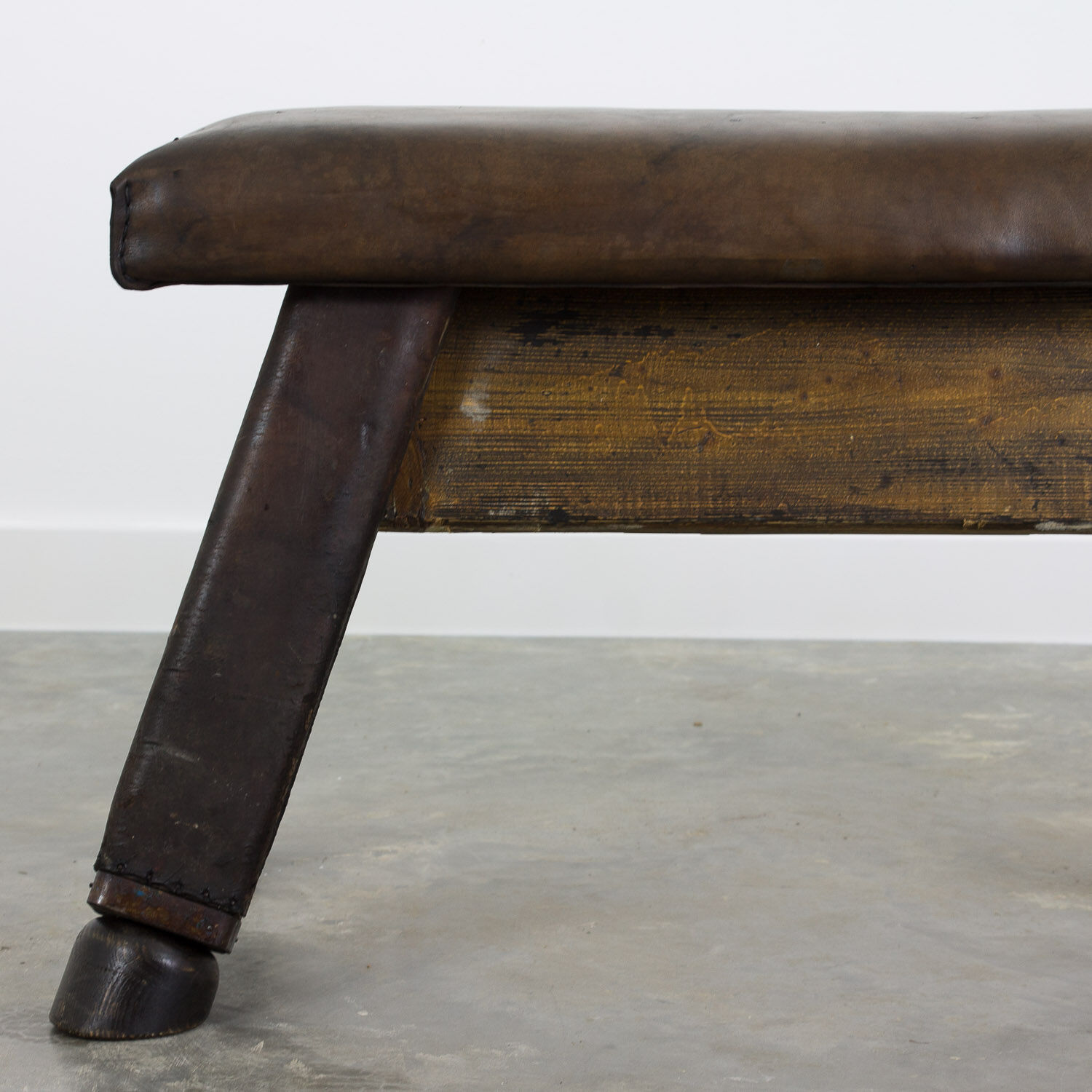 Banc de gymnastique en cuir