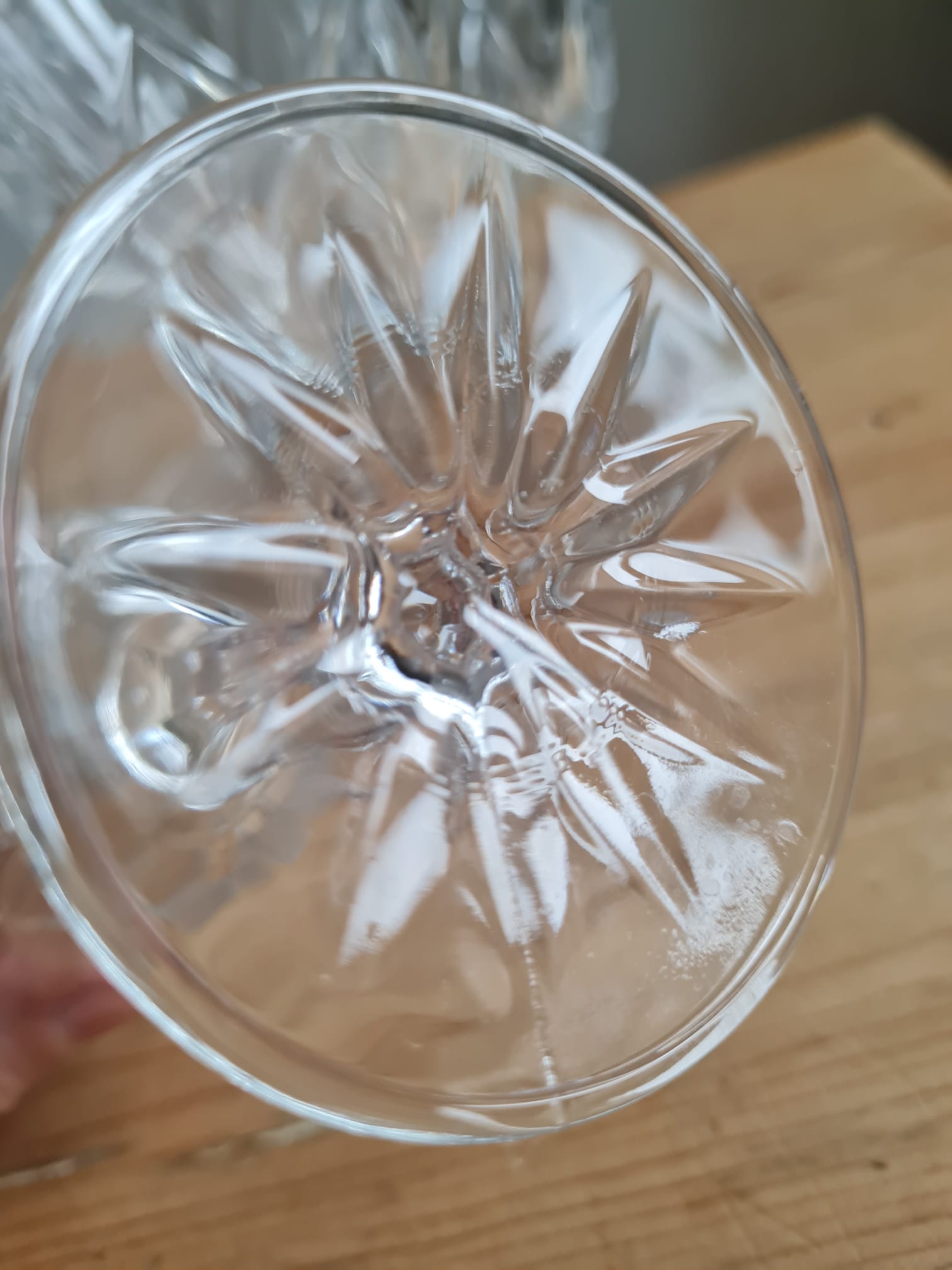 Service of 6 chiseled wine glasses