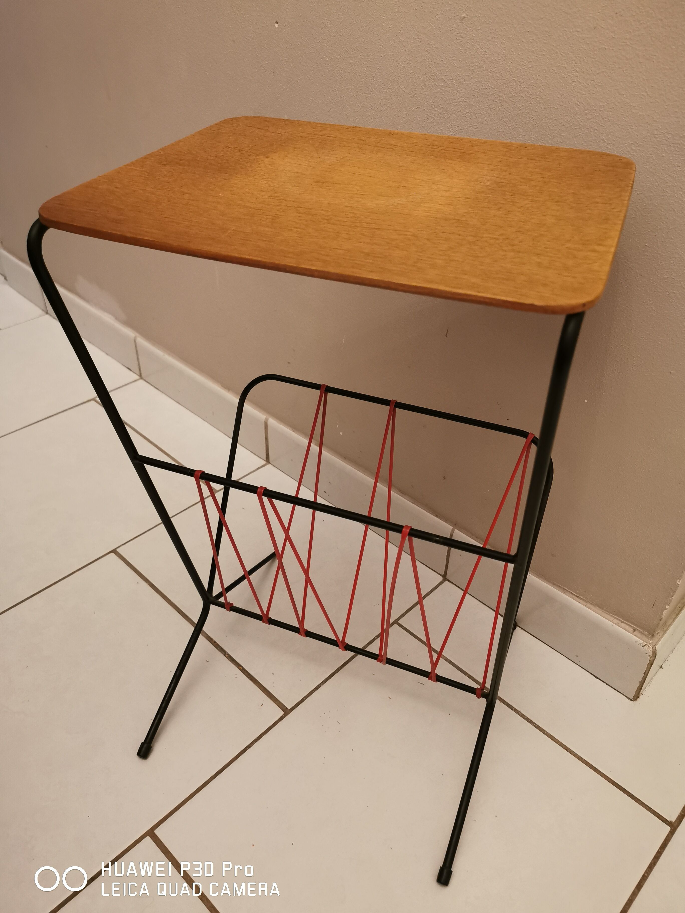 Scoubidou magazine door