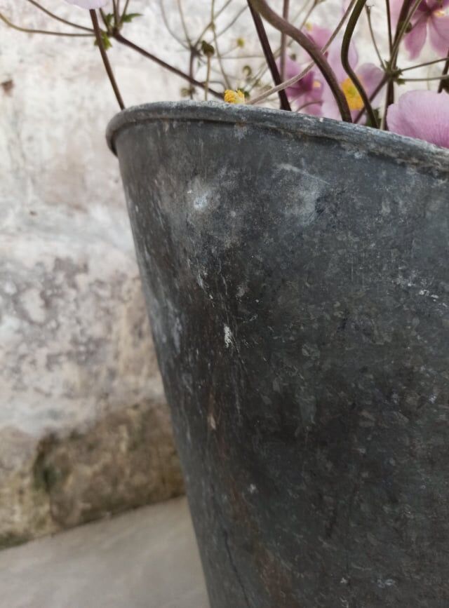 Zinc bucket