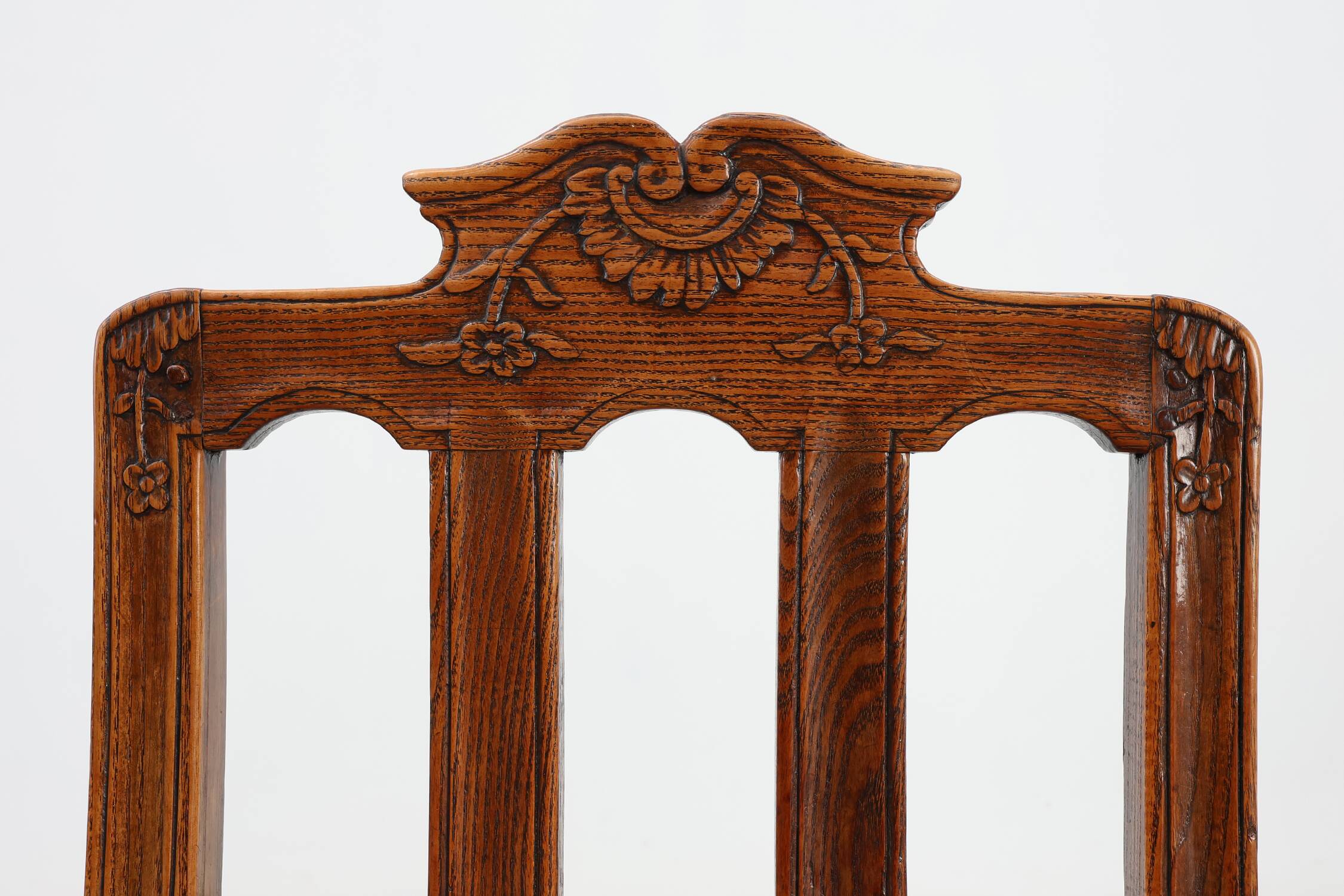 Chaise d'appoint en chêne sculpté, France, XVIIIe siècle