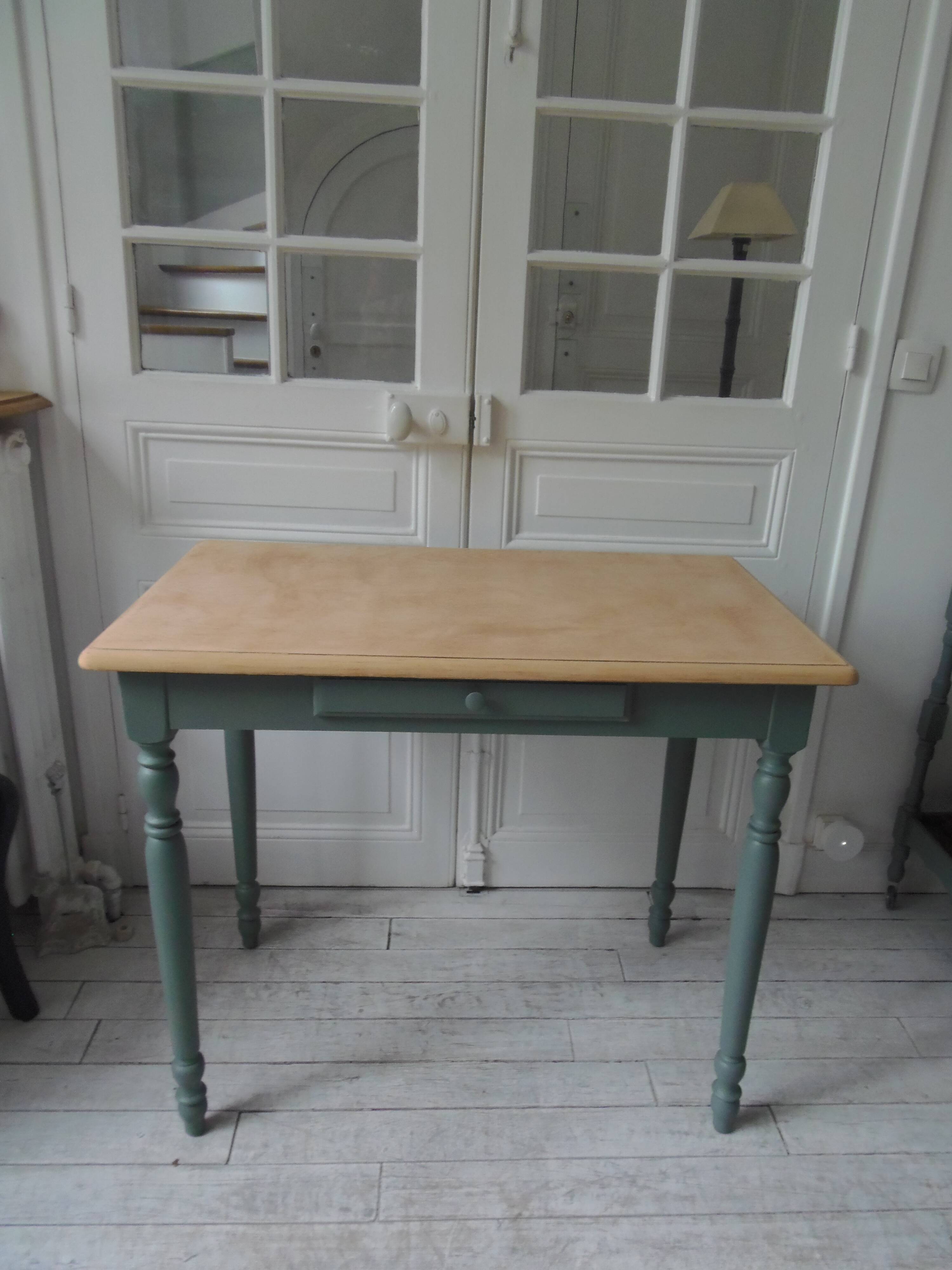 Table, bureau Piètement vert fumé, plateau bois.