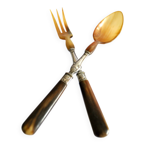 Couverts à salade ancien en corne – décor coquille 1900