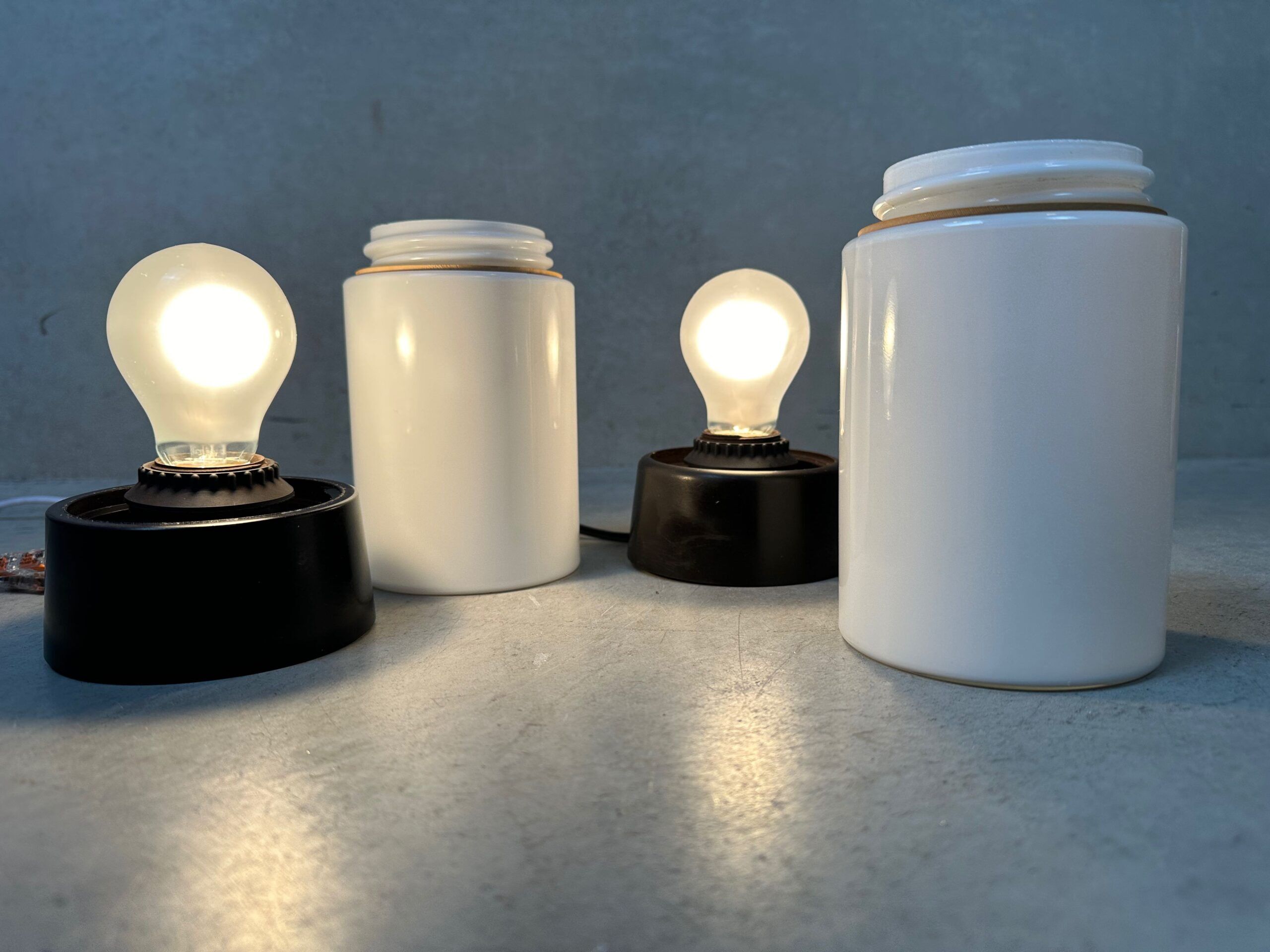 2x lampe de plafond vintage – bakélite et opaline