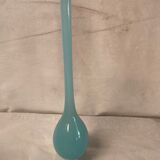 Vase en verre opaline bleu