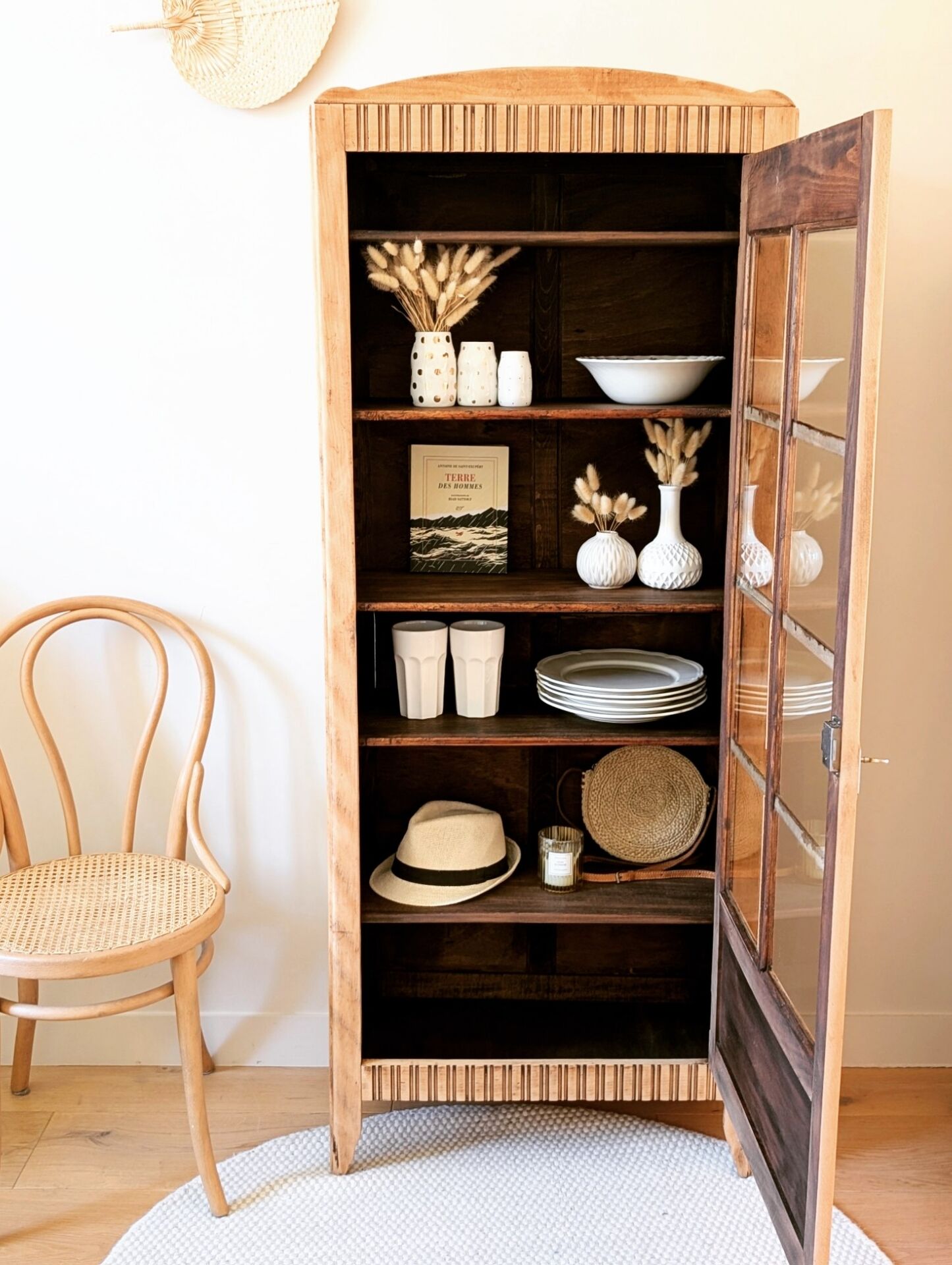 Armoire bonnetière Art Déco vitrée