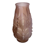Beautiful art deco frosted glass vase dating from the 1920s-1940s in salmon color in good condition