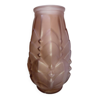 Beautiful art deco frosted glass vase dating from the 1920s-1940s in salmon color in good condition